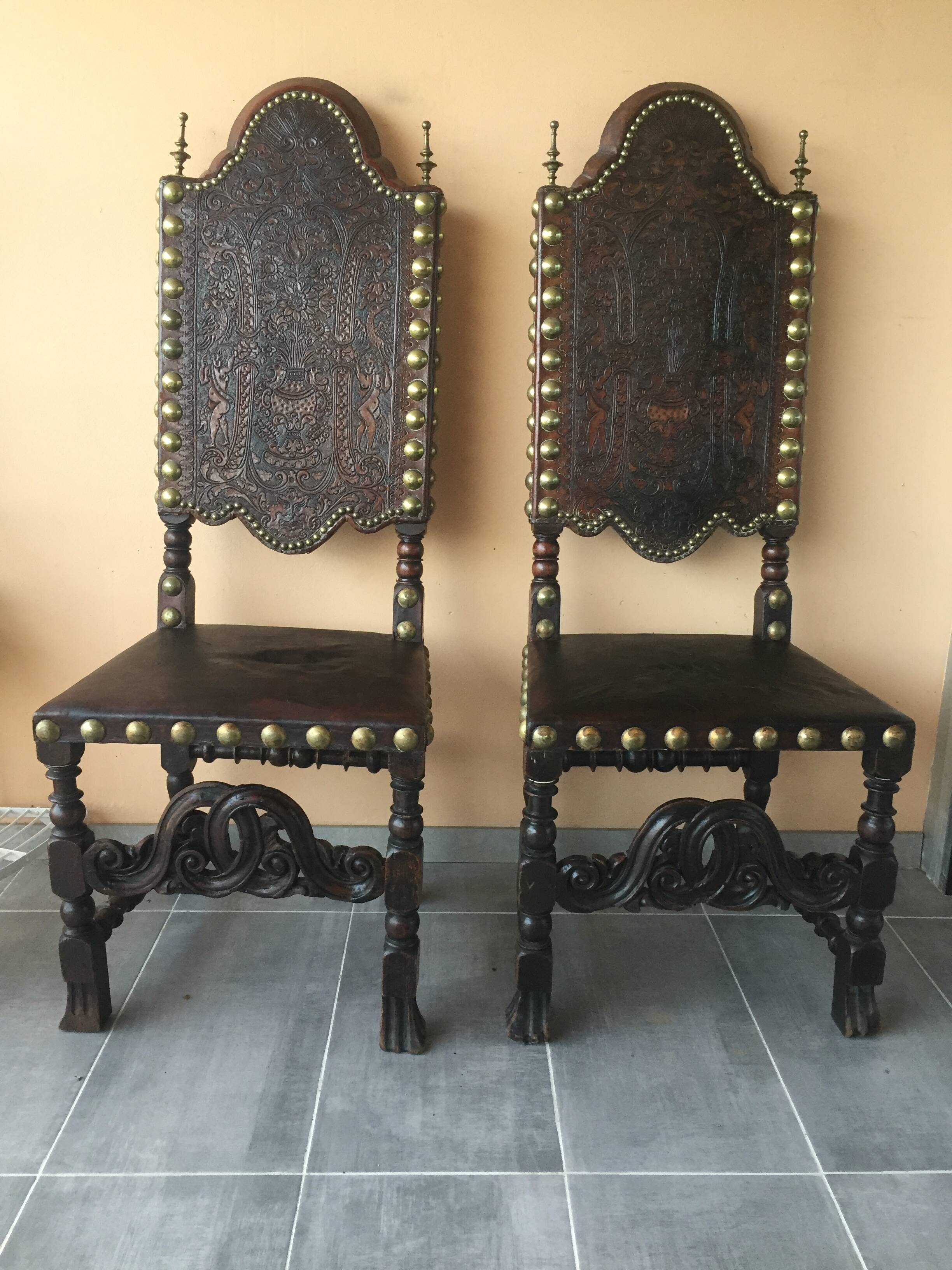 Paire de chaises en cuir de Cordoue