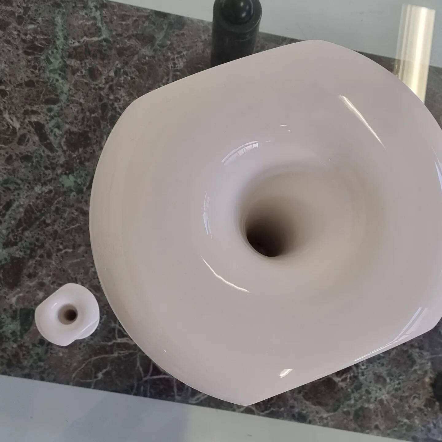 VASE MARC NEWSON BLANC SF POUR COR UNUM avec miniature