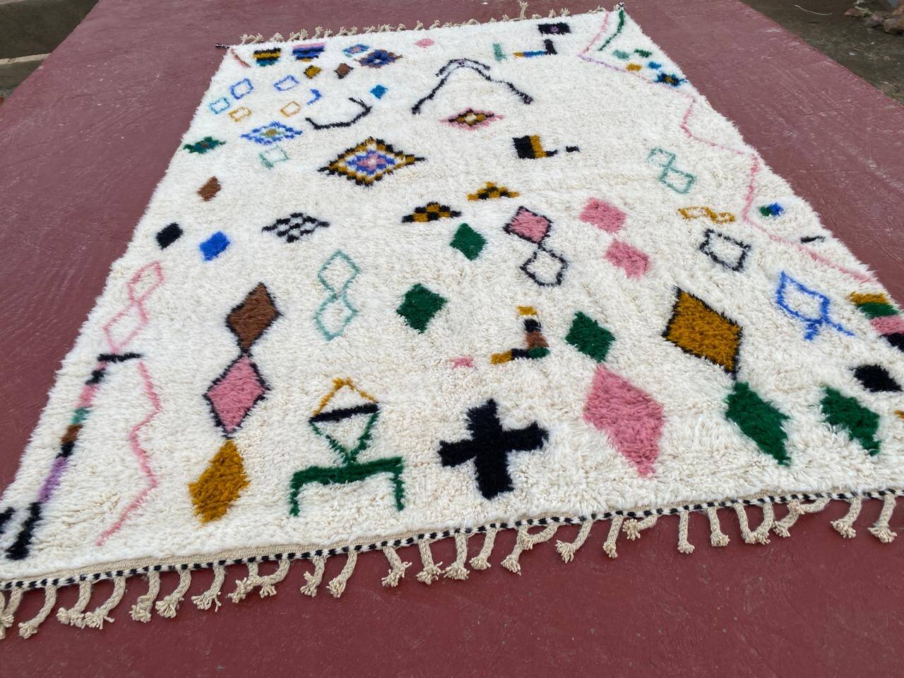 Tapis berbère Beni Ouarain 300x200 cm – Laine écrue motifs symboliques