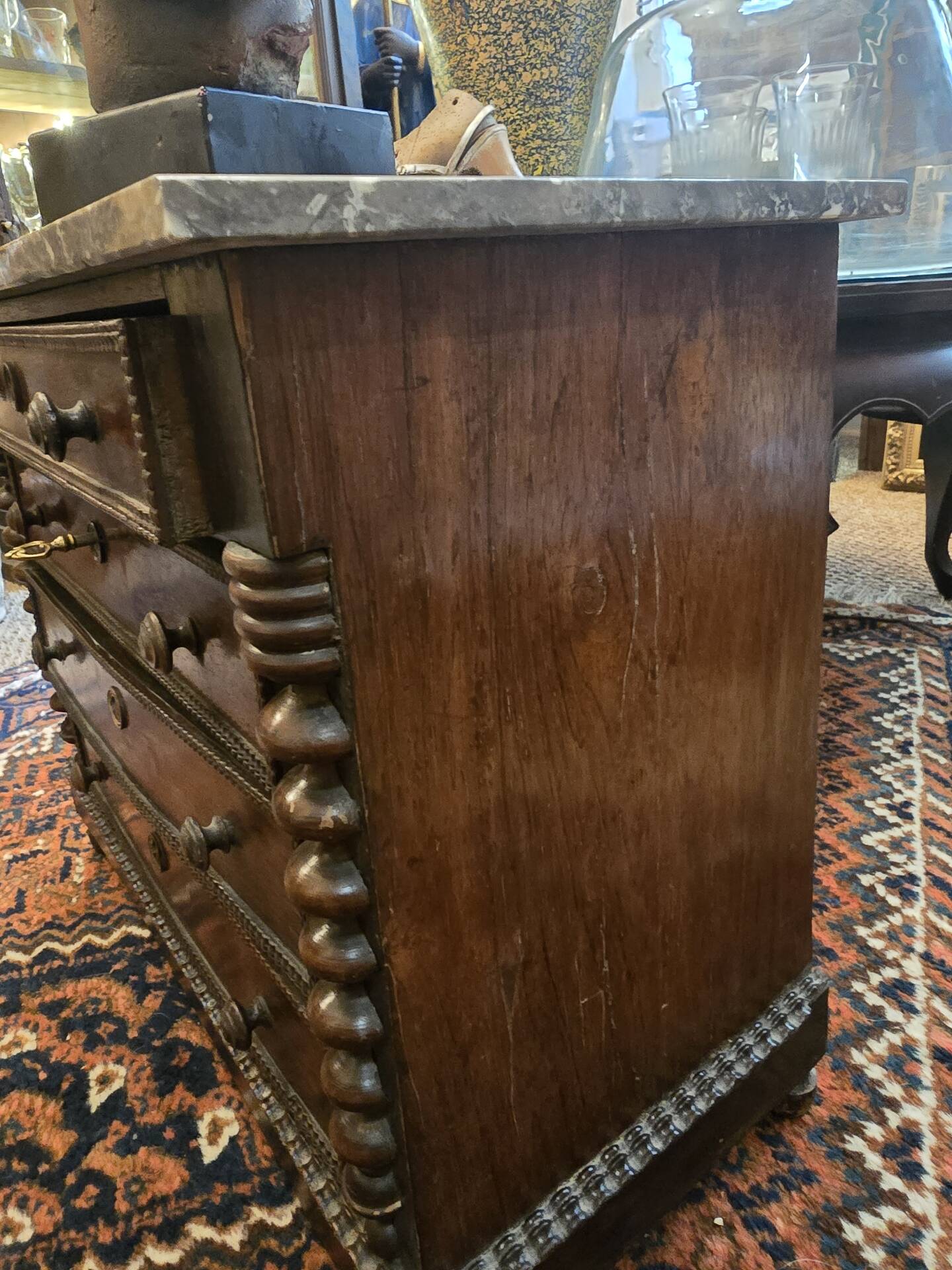 Miniature commode