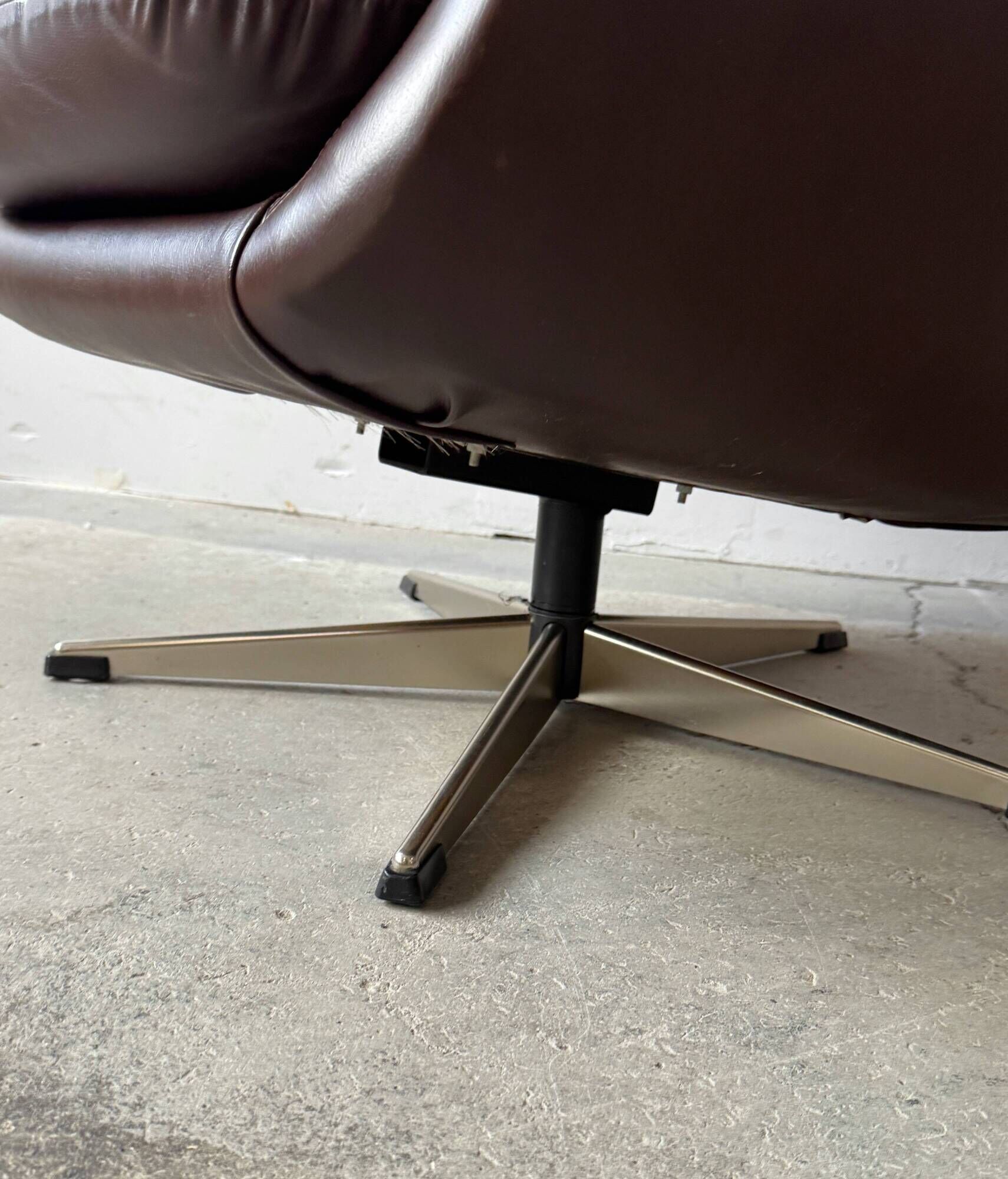 Fauteuil pivotant en cuir, Danemark, années 1960/1970, style Mid-C Modern, vintage