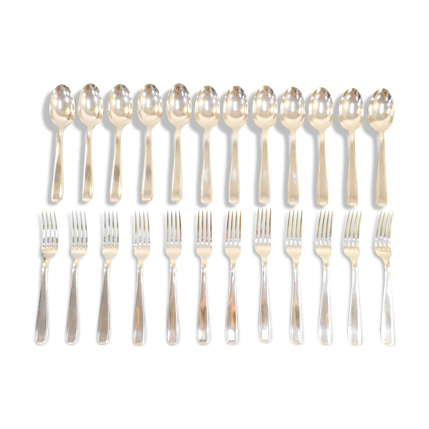 12 grands couverts fourchettes cuilleres Boulenger en metal argenté modele suzy