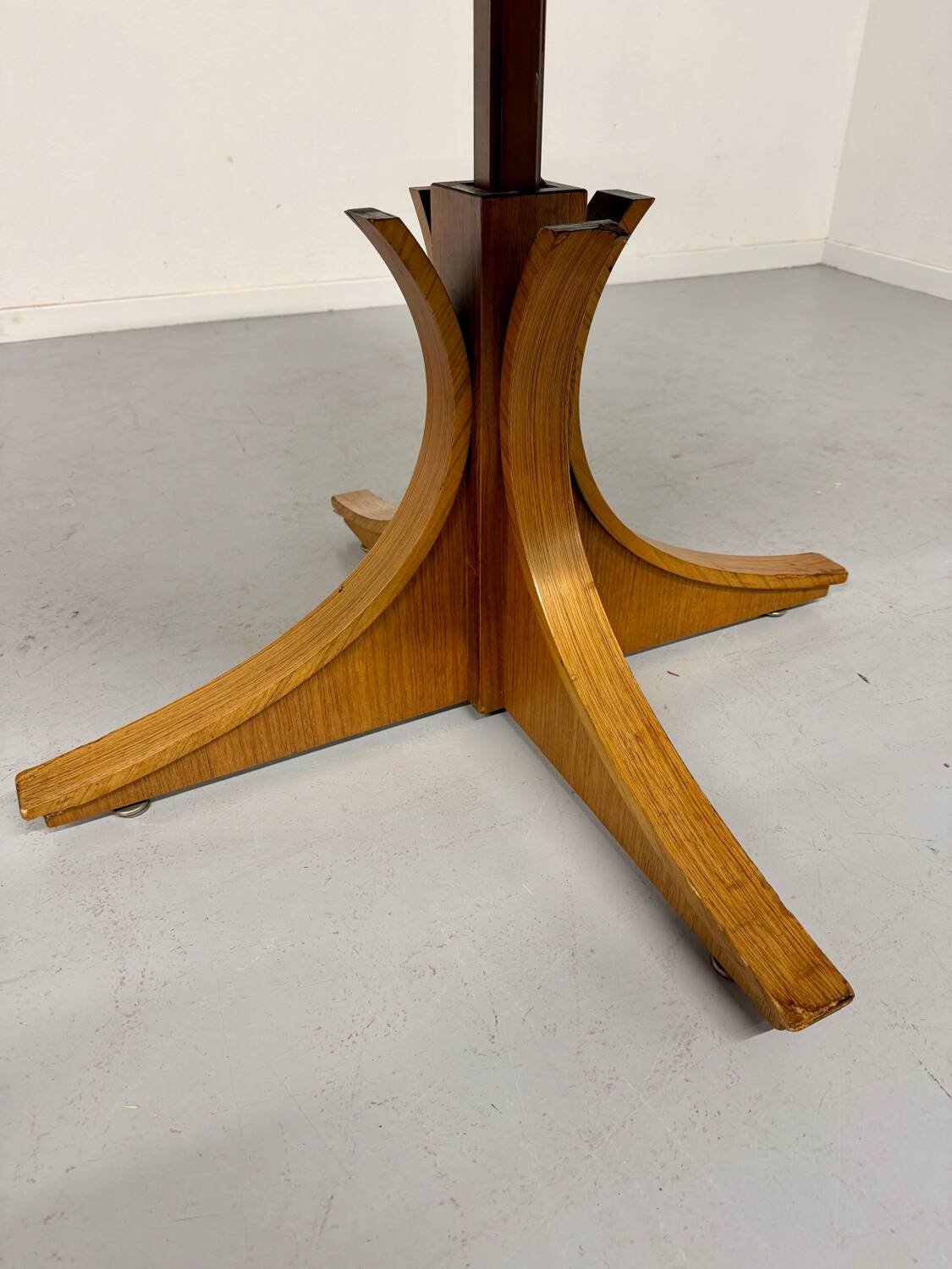 Extendable table with central leg, Italian design by Luigi Bartolini, vintage.