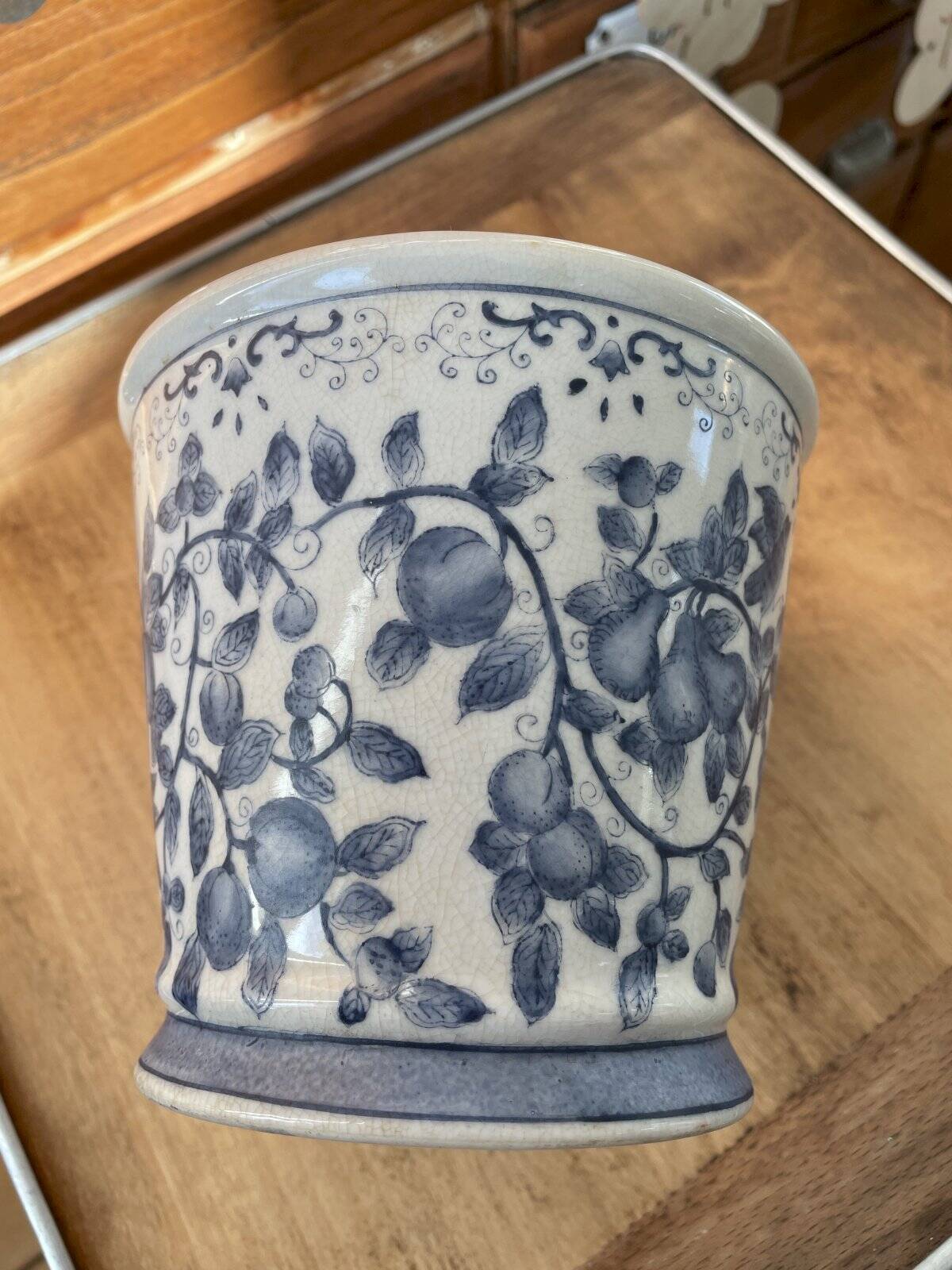 White and blue China planter, height 11.5 cm