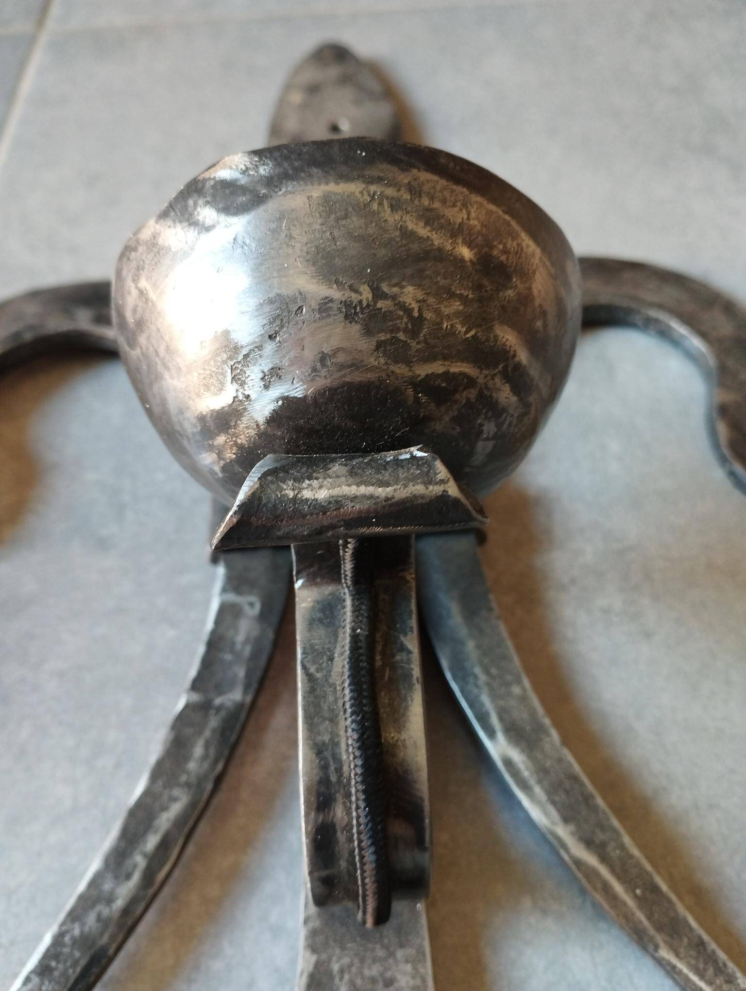 Brutalist iron wall light "fleur de lys"