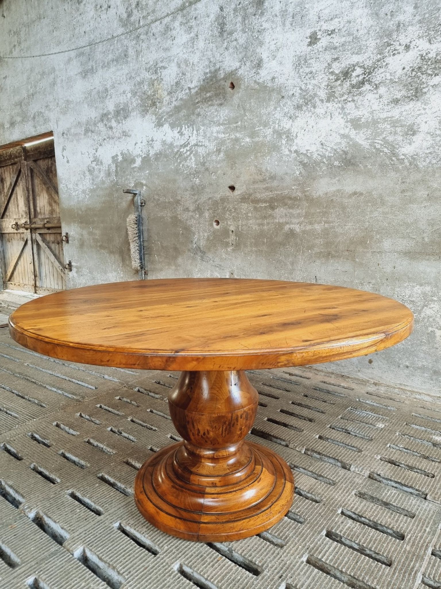 Old round table walnut dining table 140 cm
