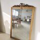 Miroir de cheminée en bois doré à décor de nœud et de roses H : 164 cm