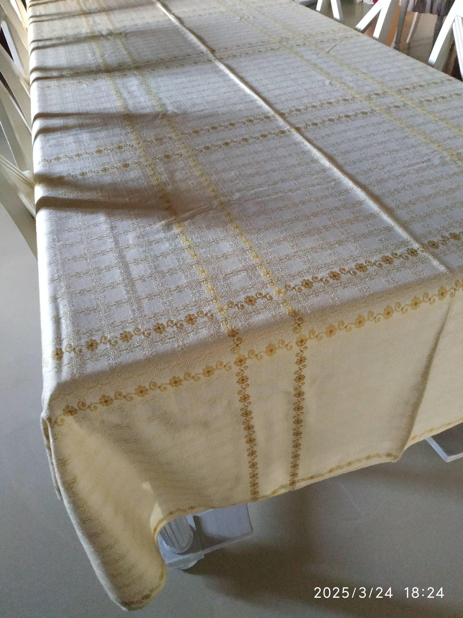 Vintage tablecloth and napkins