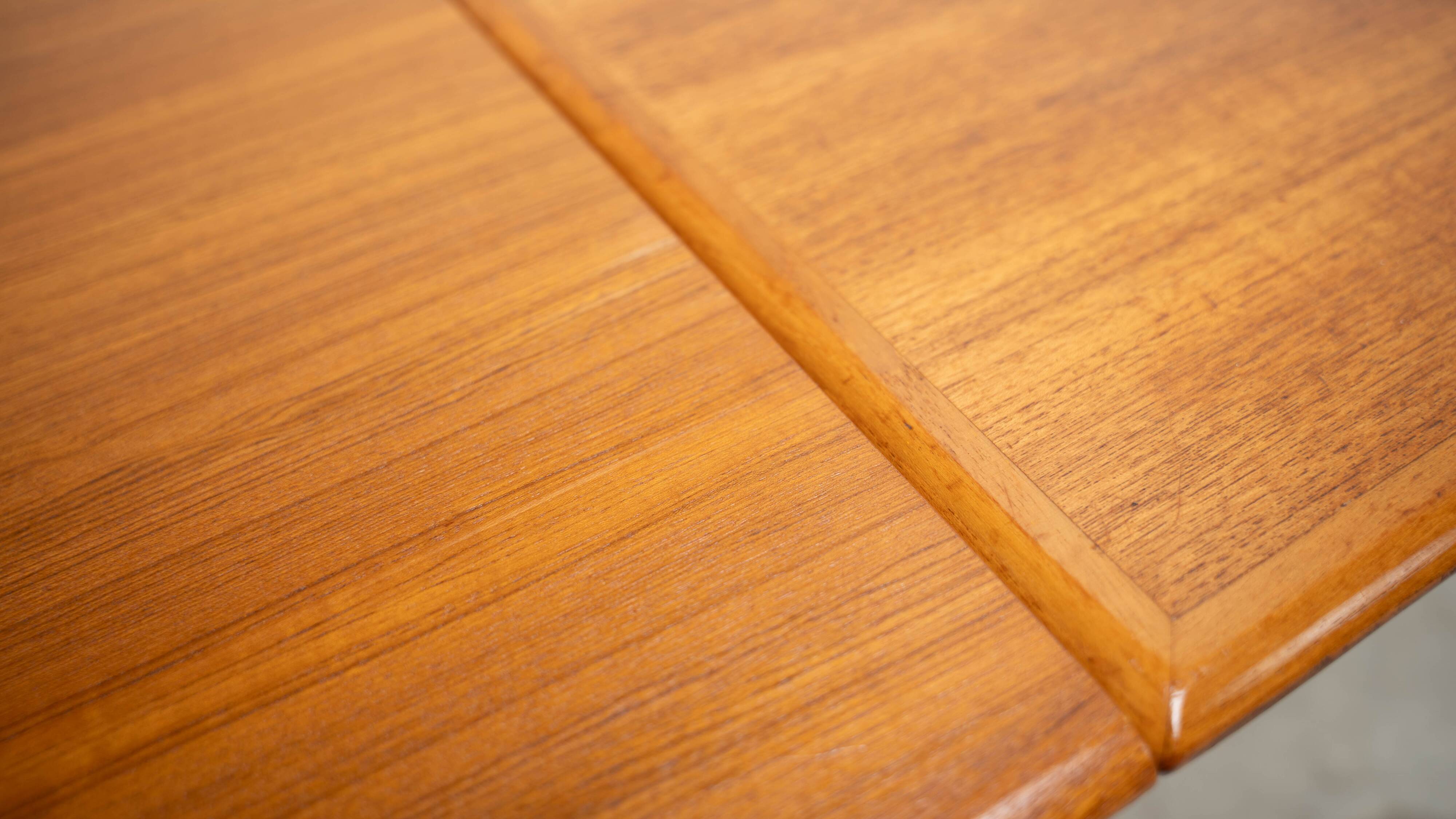 Niels O Moller dining table
