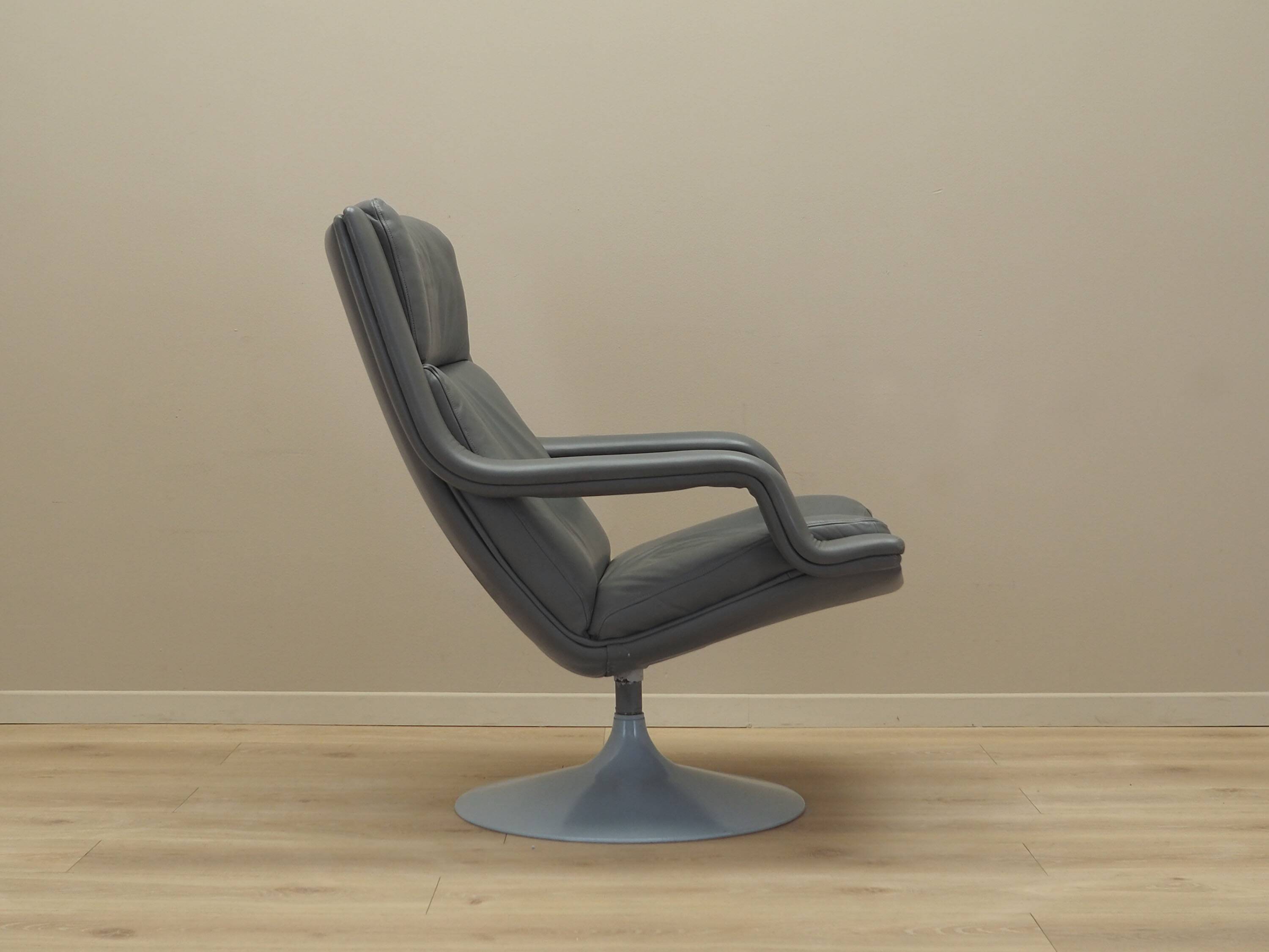 Fauteuil pivotant en cuir gris, design danois, années 1960, designer : Geoffrey Harcourt, éditeur : Artif