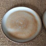 2 assiettes plates en grès