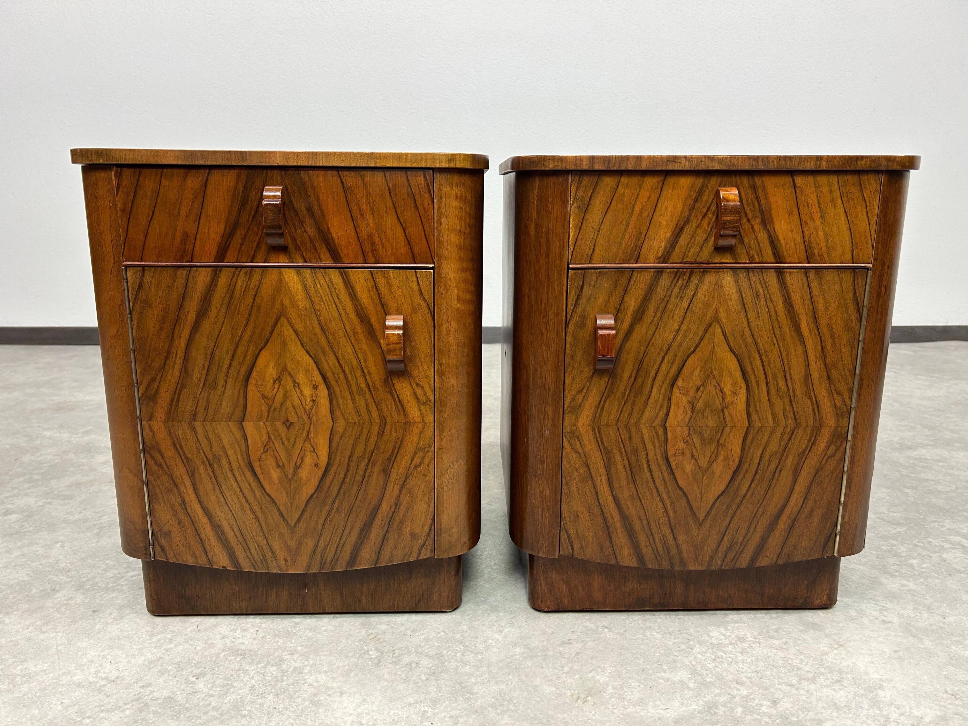 Tables de chevet Art déco en noyer
