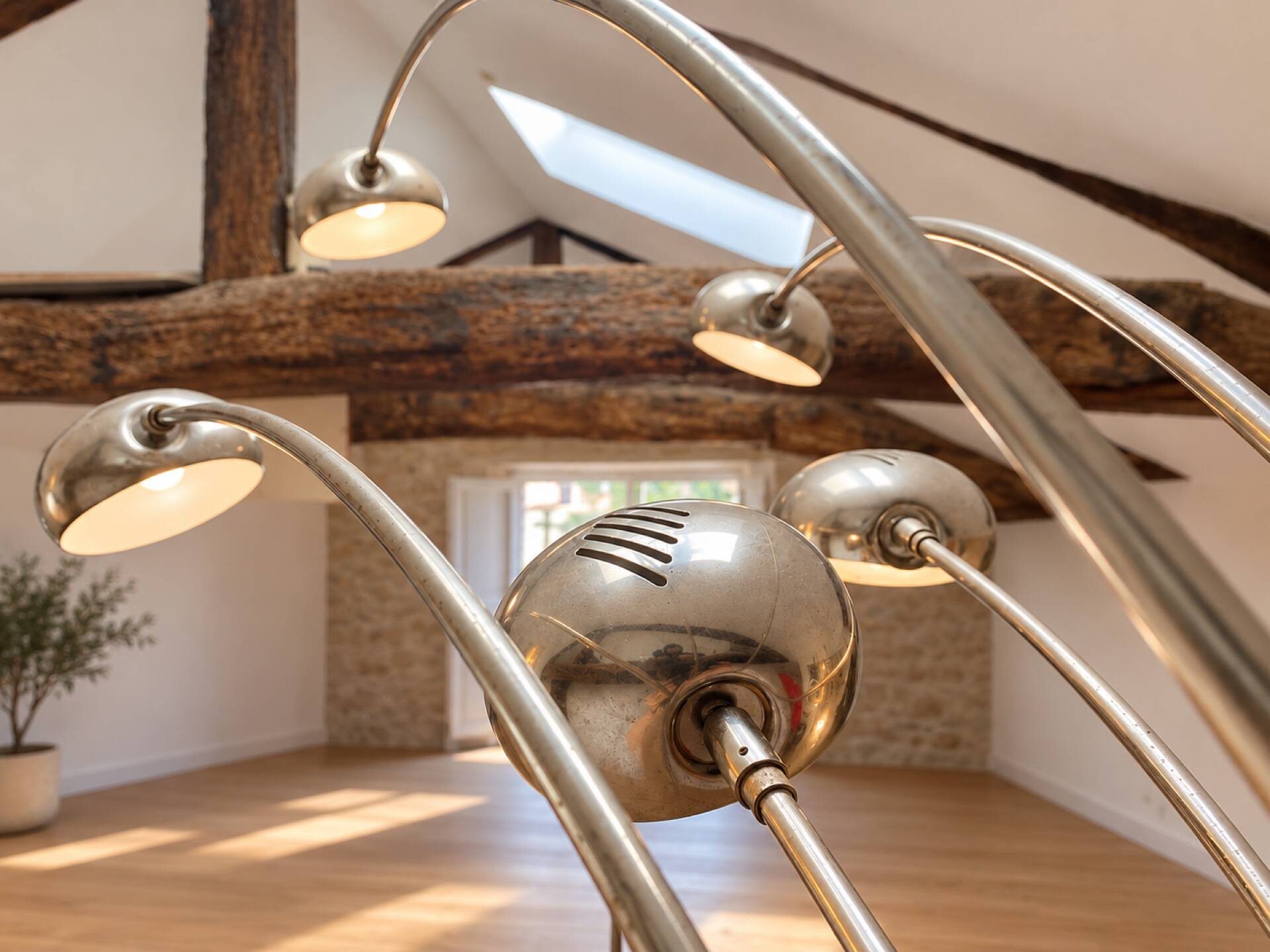 Arc floor lamp with 5 lights in chrome metal and marble – Space Age style