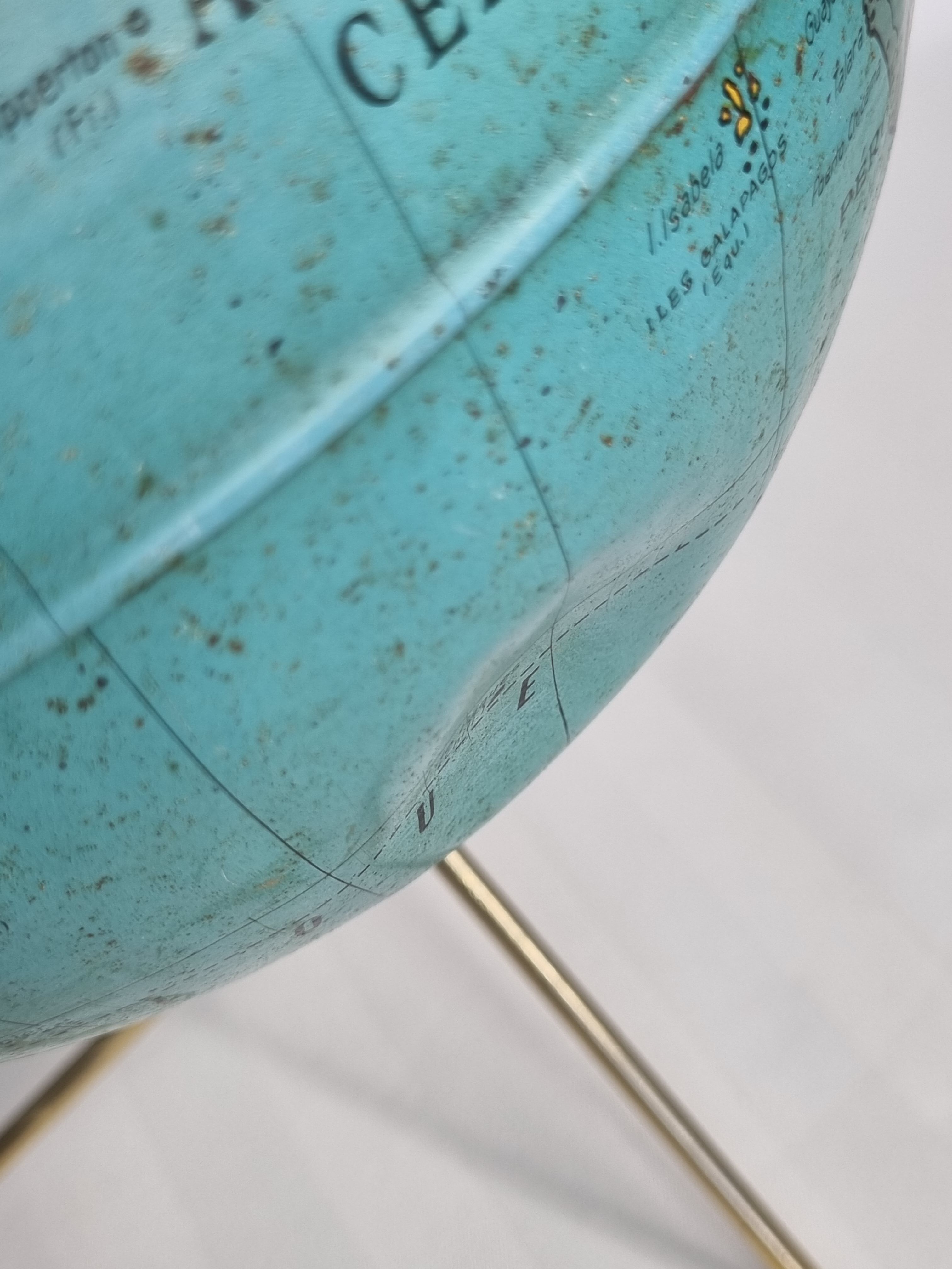 Globe earth "Taride" of the 60s in metal on tripod base, 20 cm