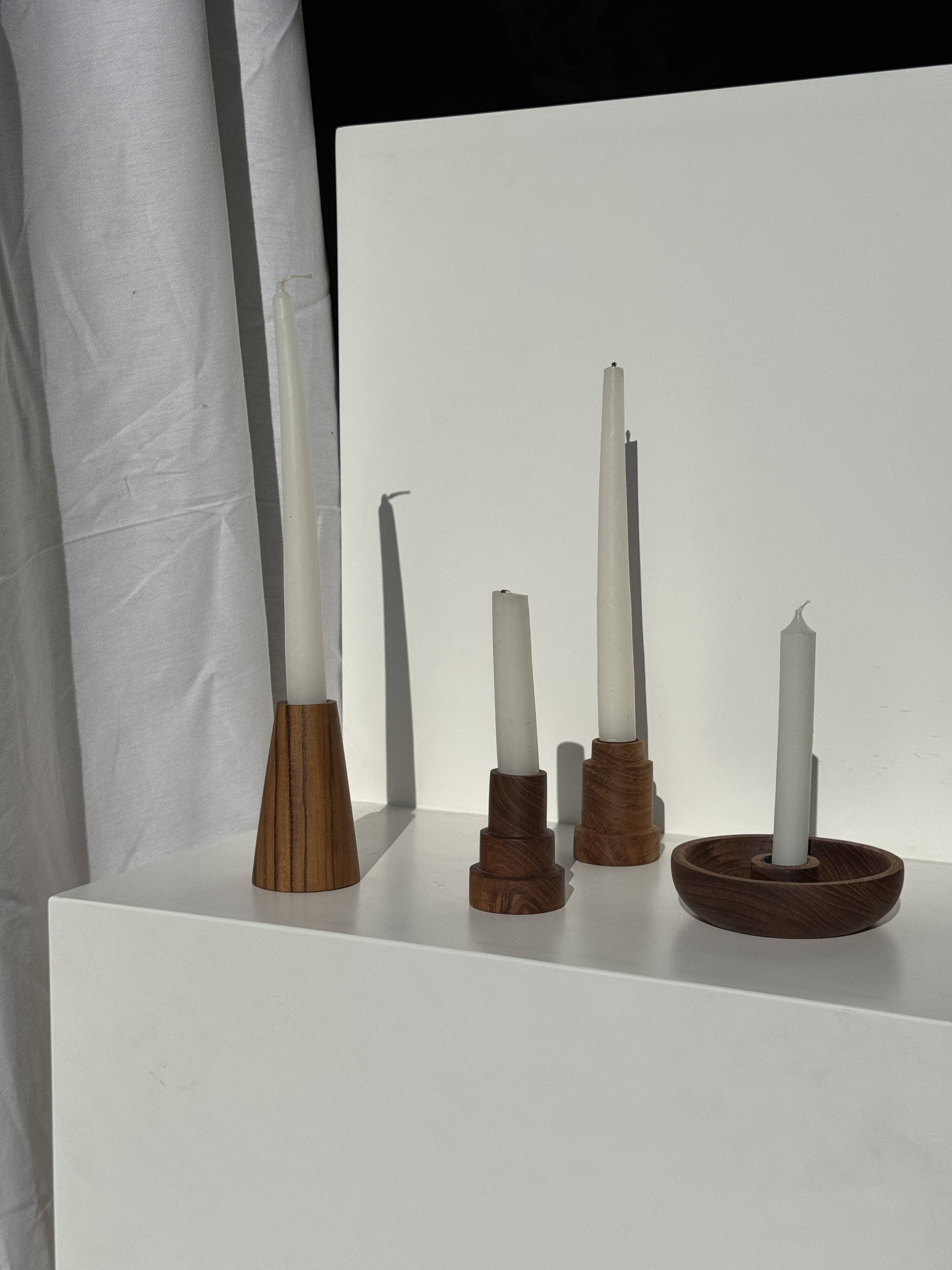 Circular teak monoxyle candle holder D12 H3