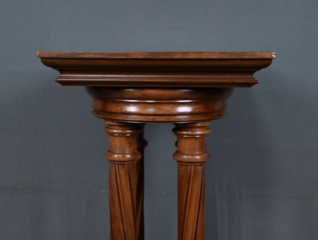 Swivelling stool in walnut, neo-Gothic style – 1900