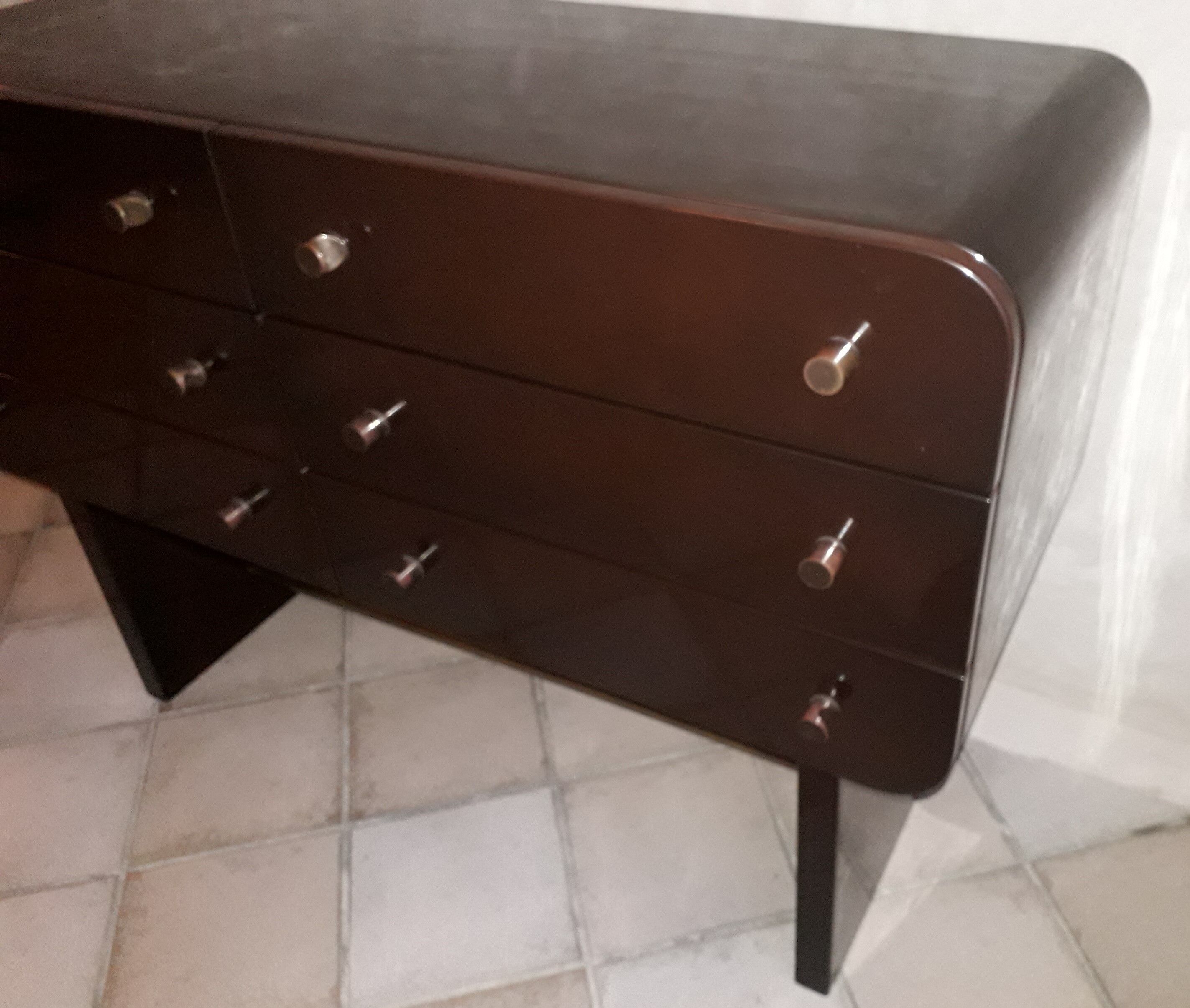 Chest of drawers