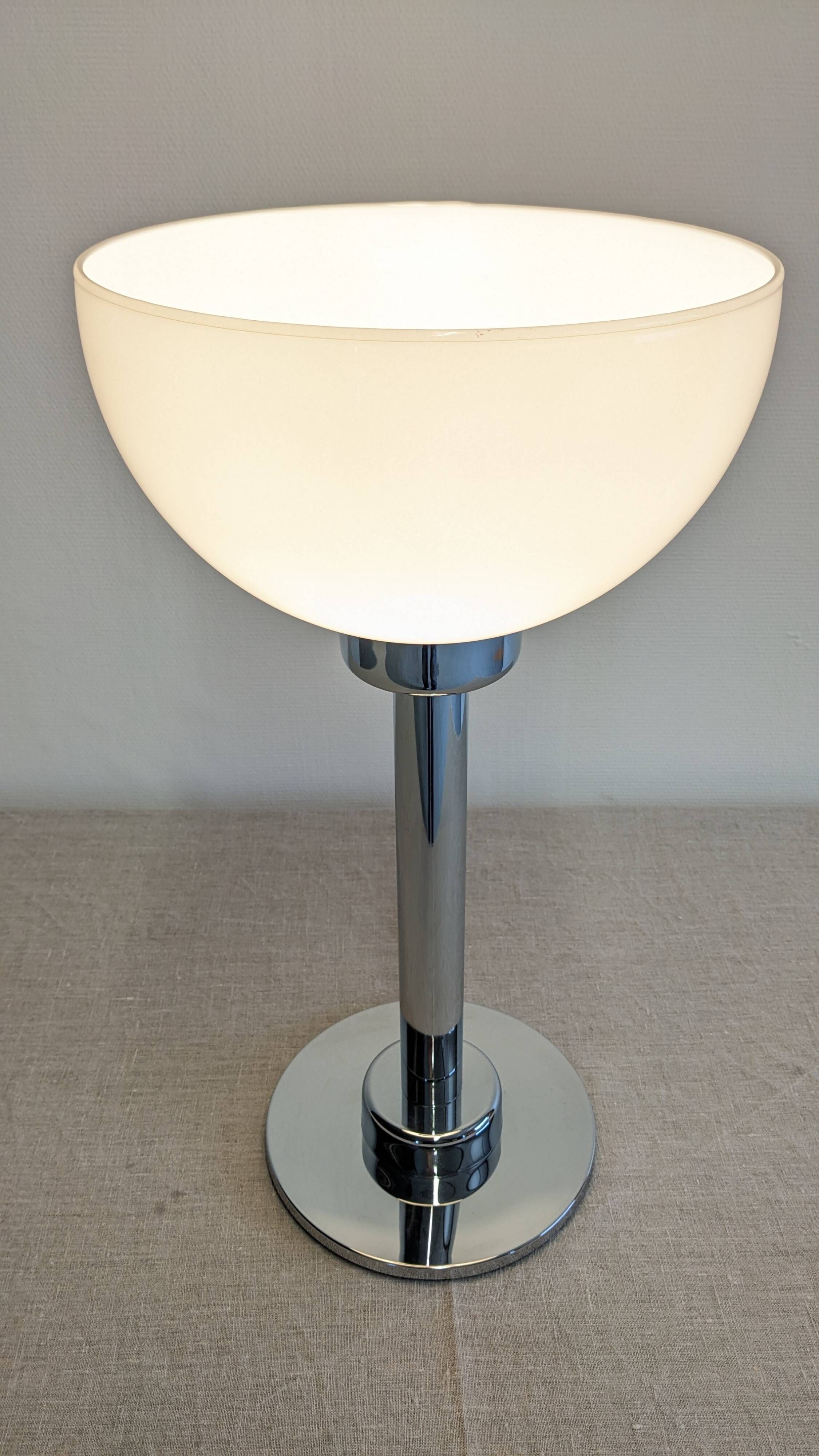 Modernist lamp model New-York by S.C.E for Habitat, France around 1970.