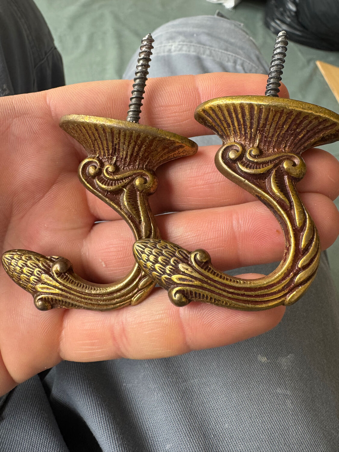 Description : Lot de 3 crochets muraux décoratifs en laiton au style a