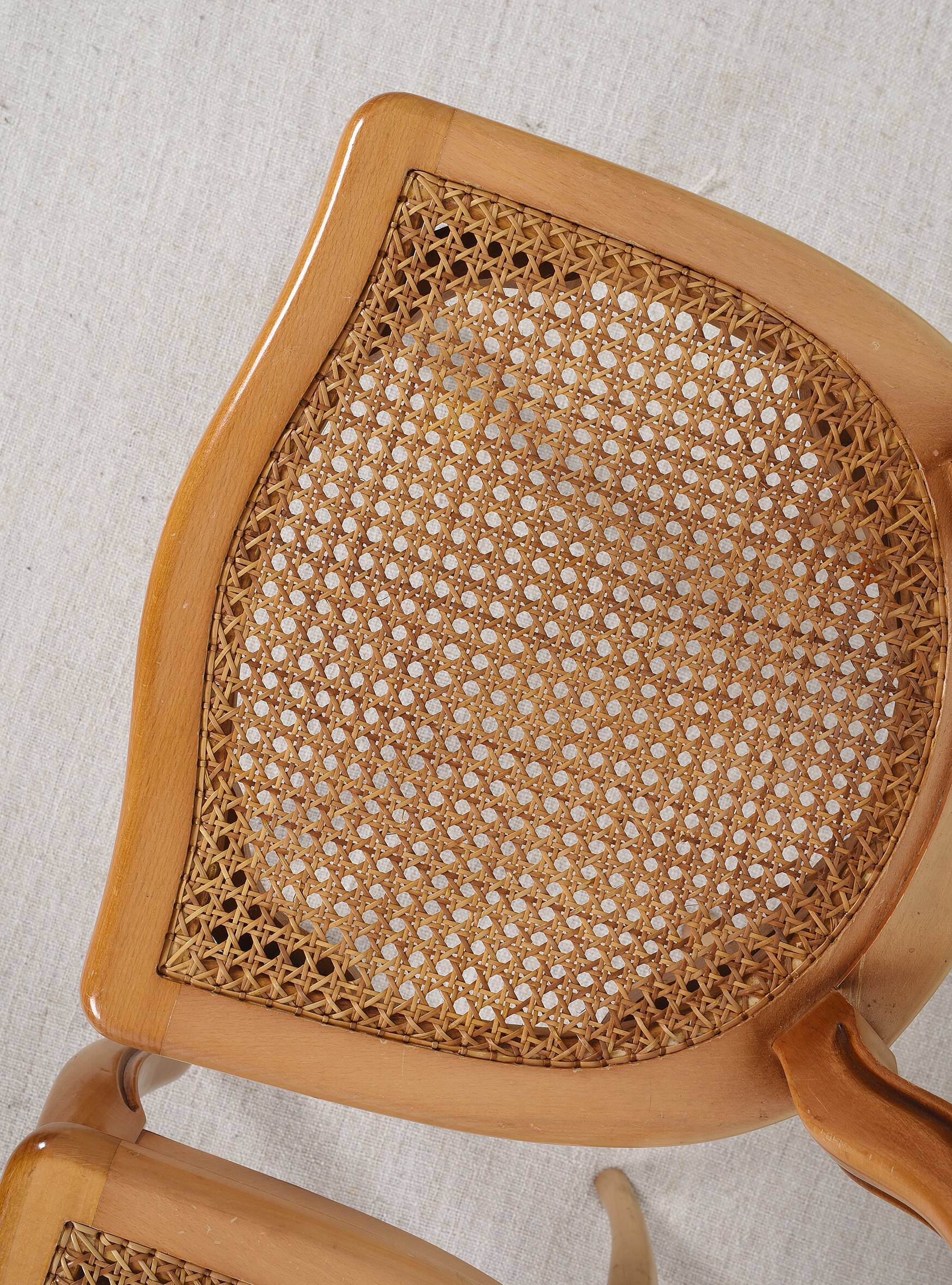 Paire de chaises cannées, en bois