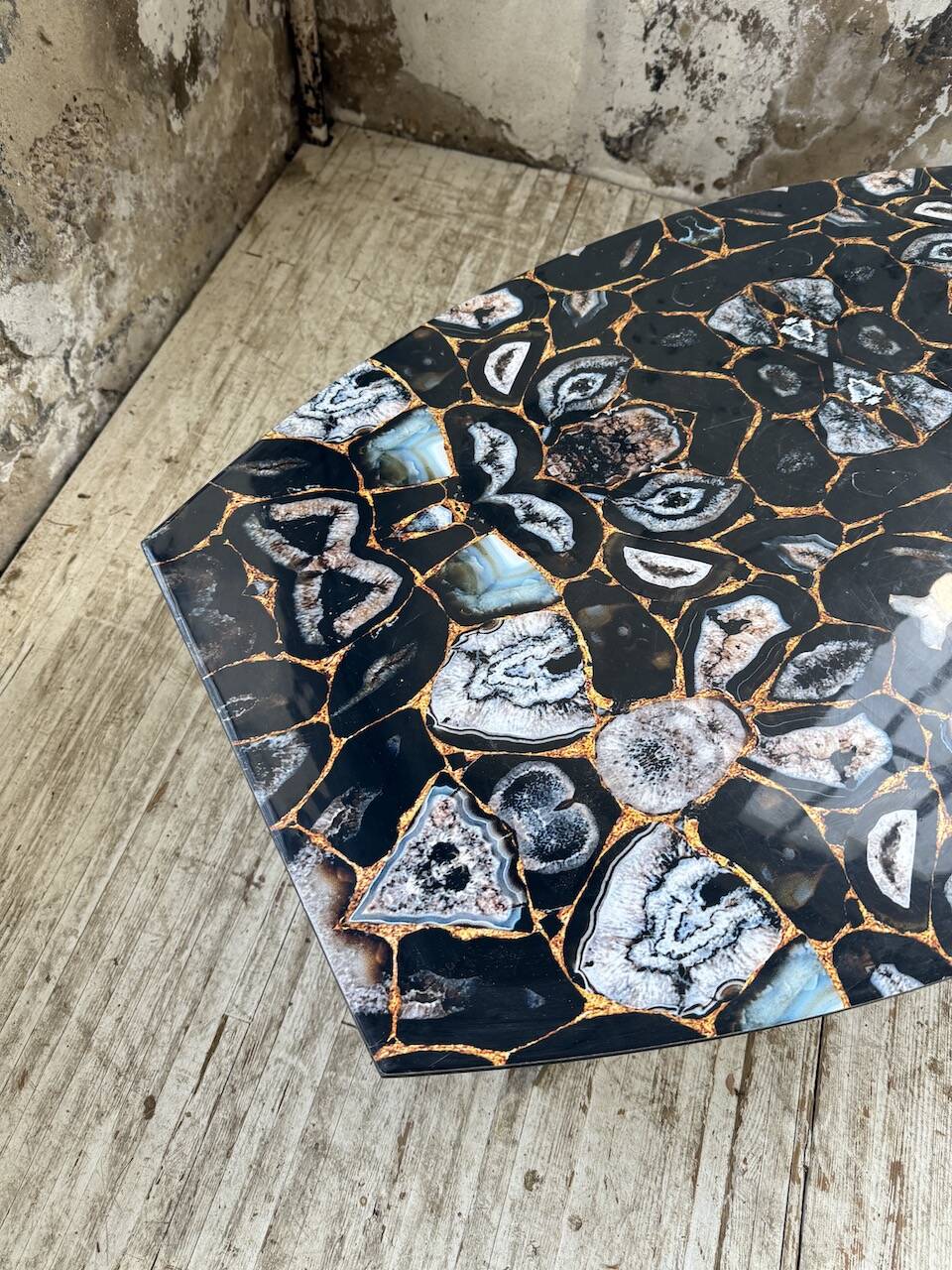 90s coffee table with Agate stone effect.