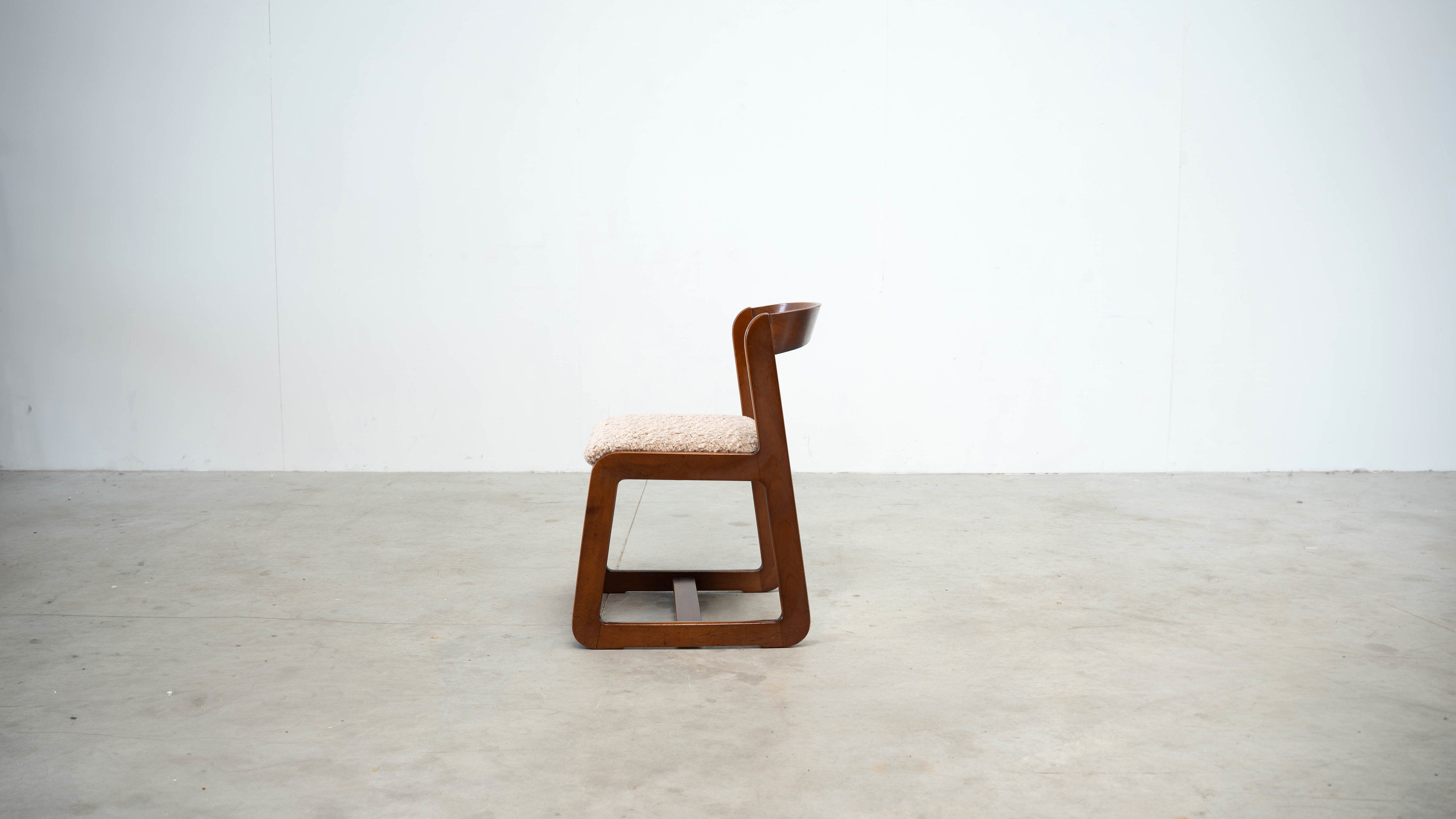 Ensemble de six chaises de salle à manger italiennes