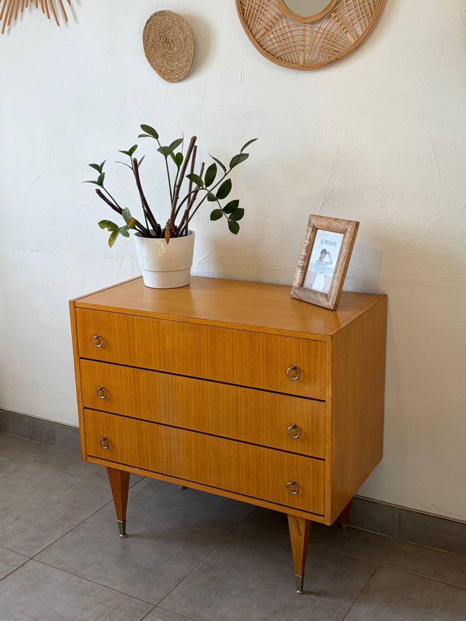 Lovely vintage chest of drawers from the 1960s.