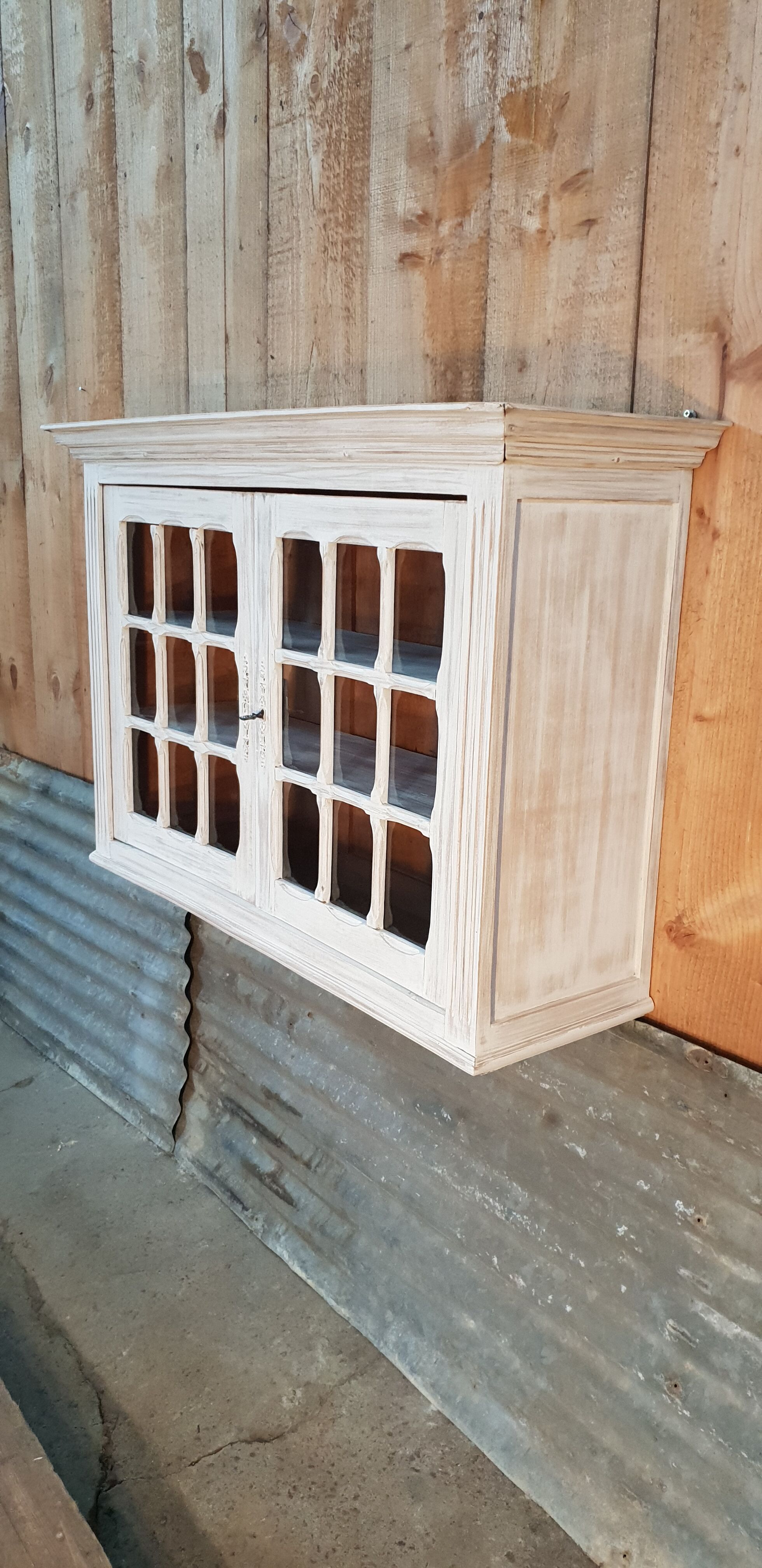 Showcase furniture to hang