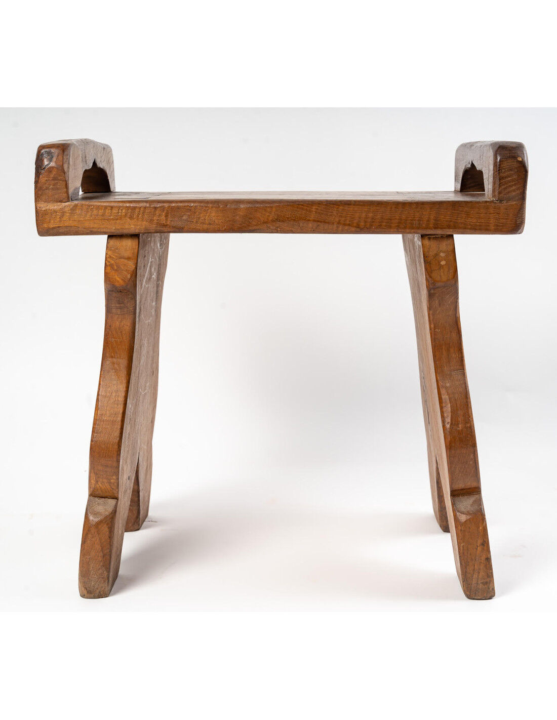 Tabouret en bois sculpté, chêne, 1950-1960