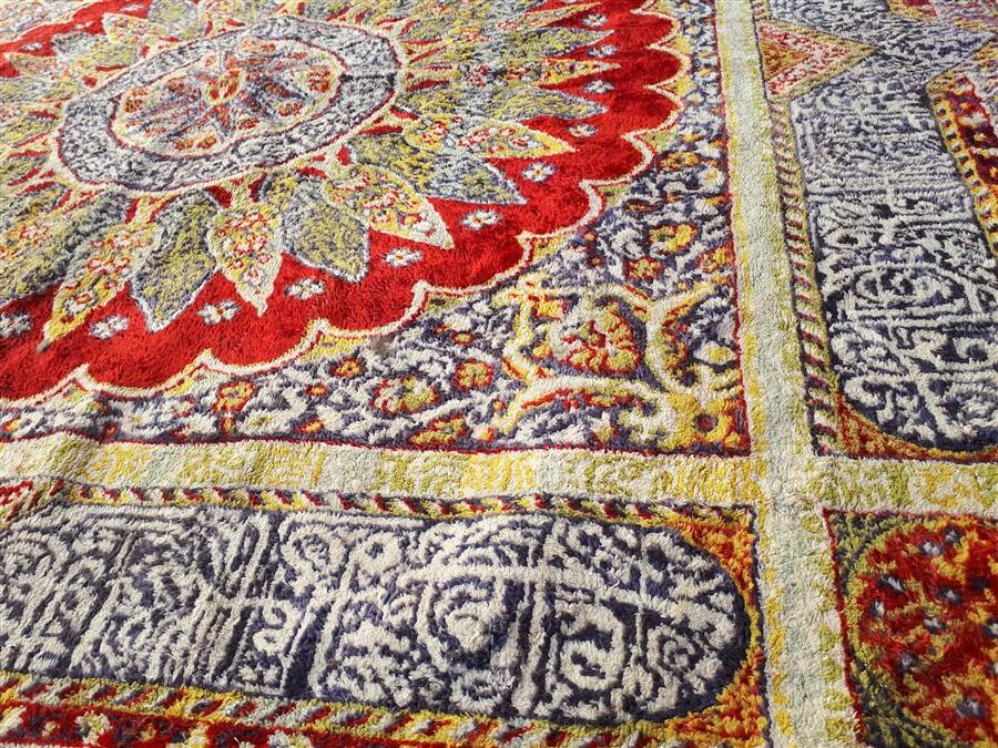 Oriental rug 130 x 136
