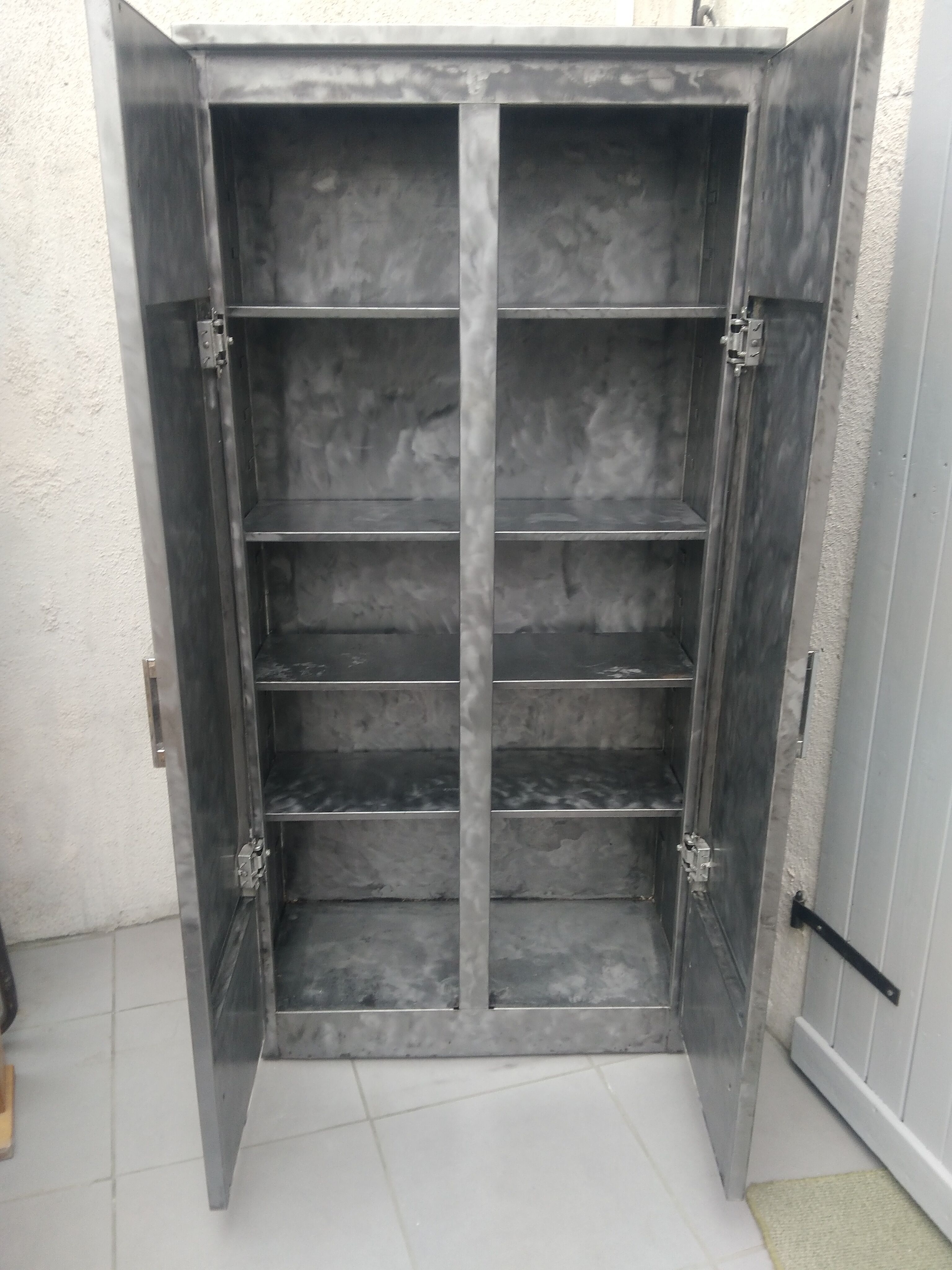 Undus brushed aluminum cabinet