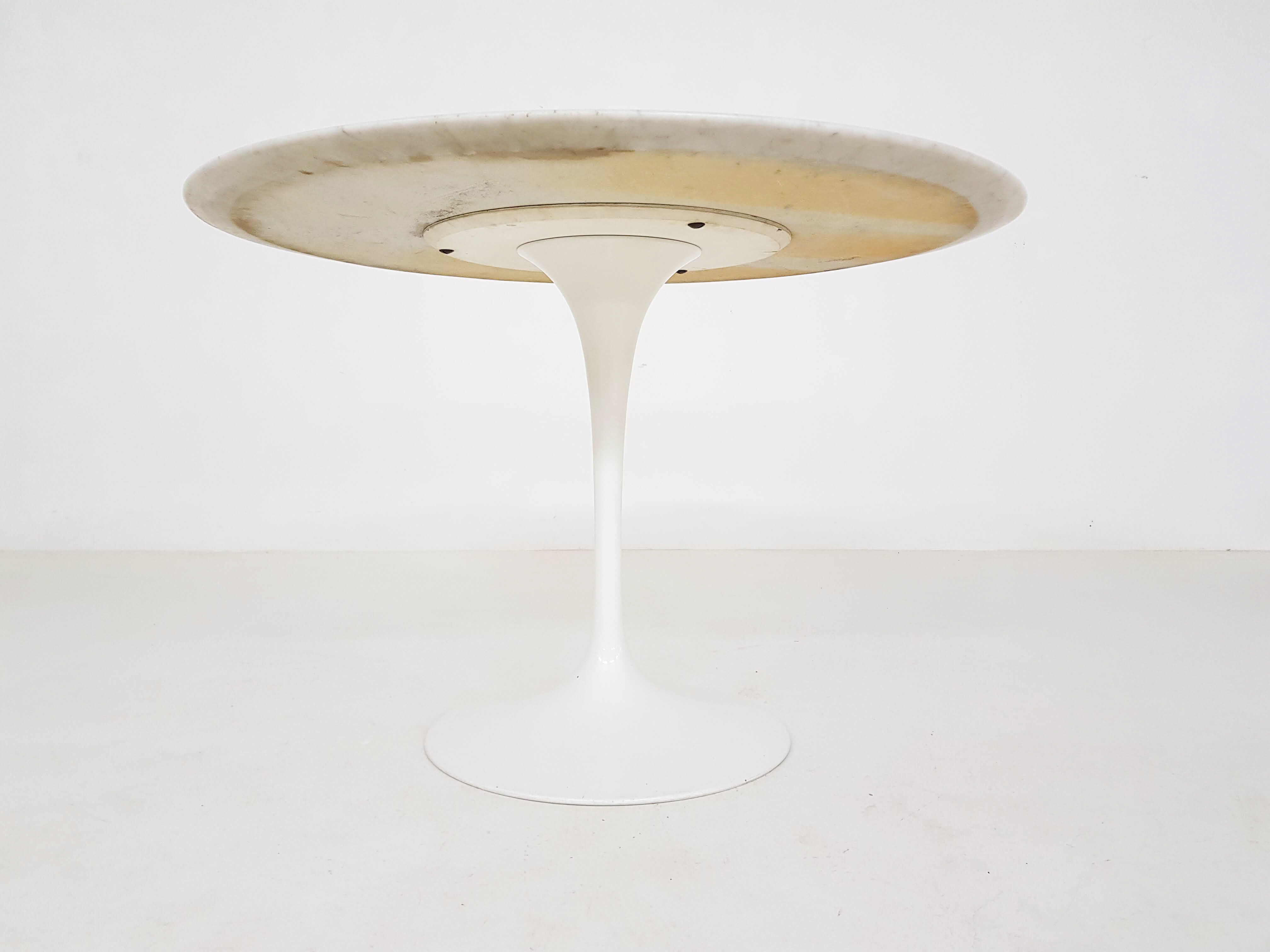 Tulip Table by Eero Saarinen for Knoll International