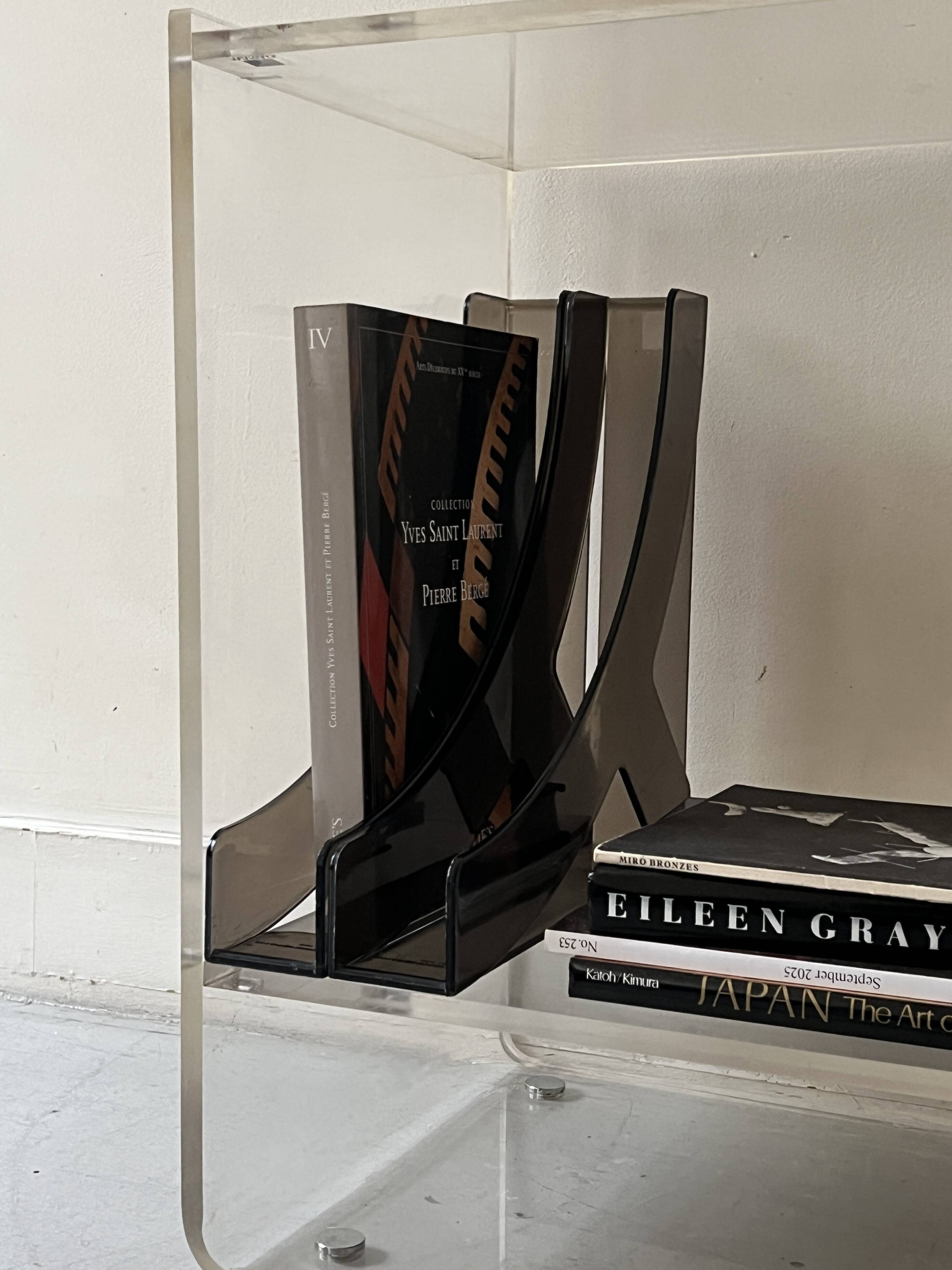 Bibliotheque design en plexiglass, Les Invisibles Marais International 70'S