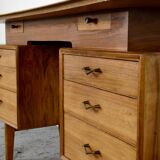 Bureau Alfred Cox du milieu du siècle en noyer et laiton. Style rétro/moderne/da