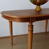 Table ovale décorée en bois Suède.