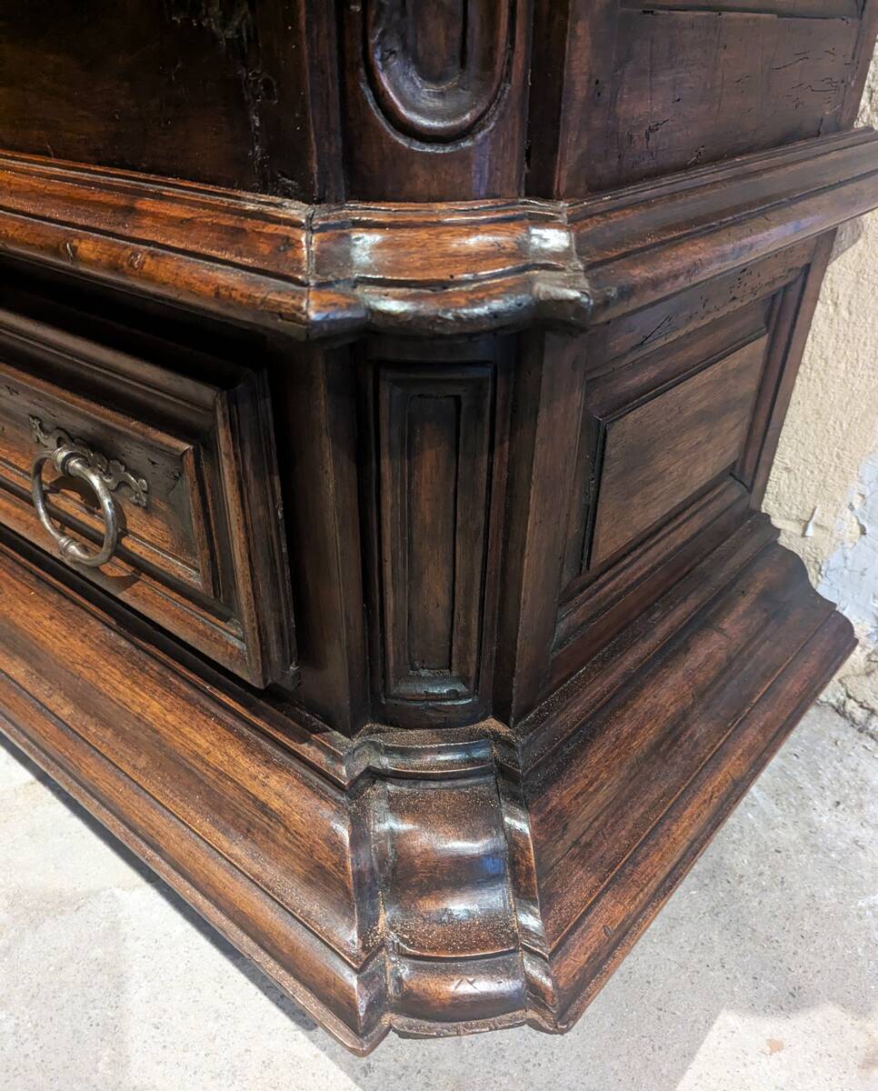 Wardrobe from the Périgord castle. Louis XIV period