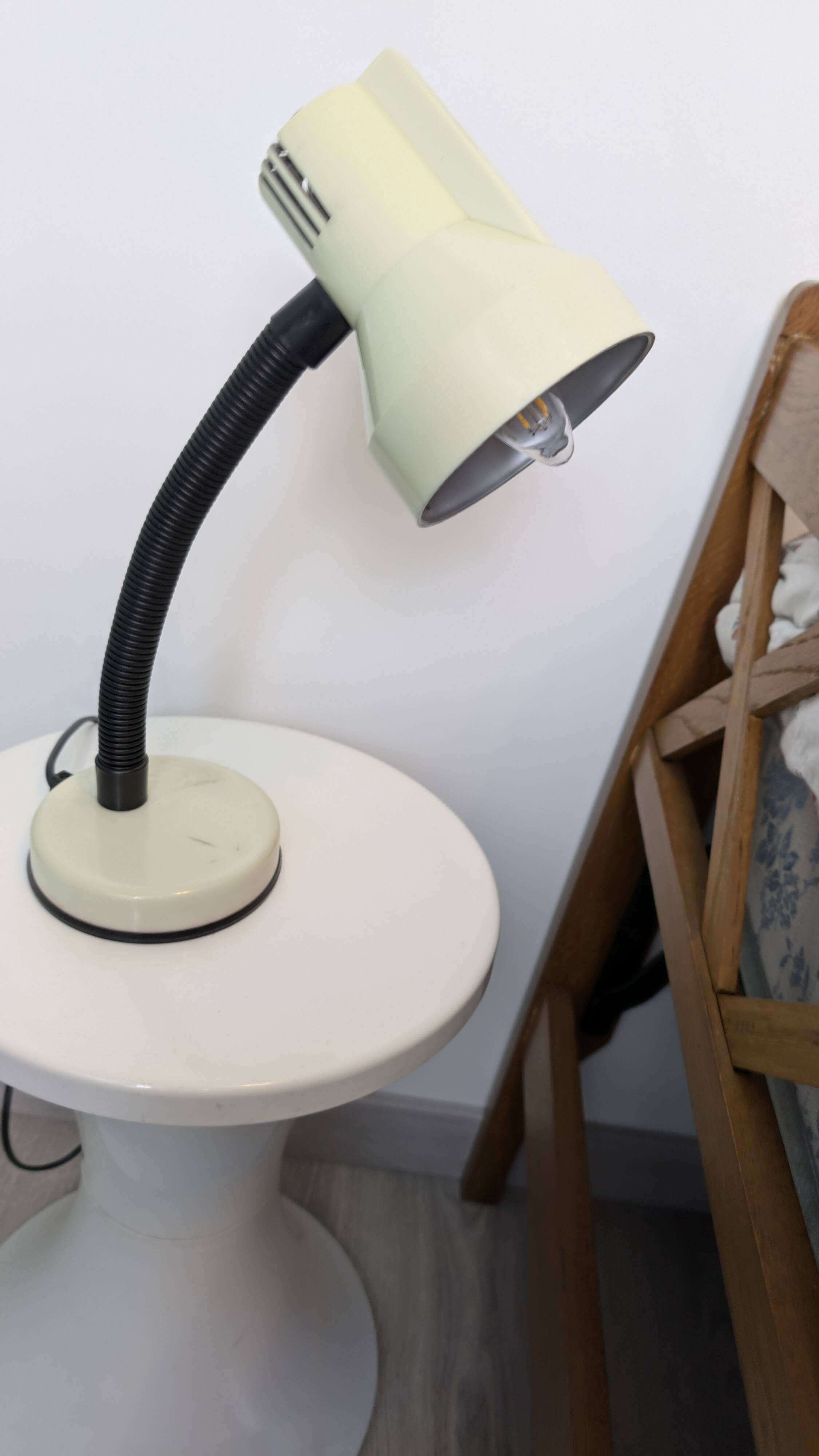 Lampe de bureau Veneta Lumi – design vintage 70’s, crème