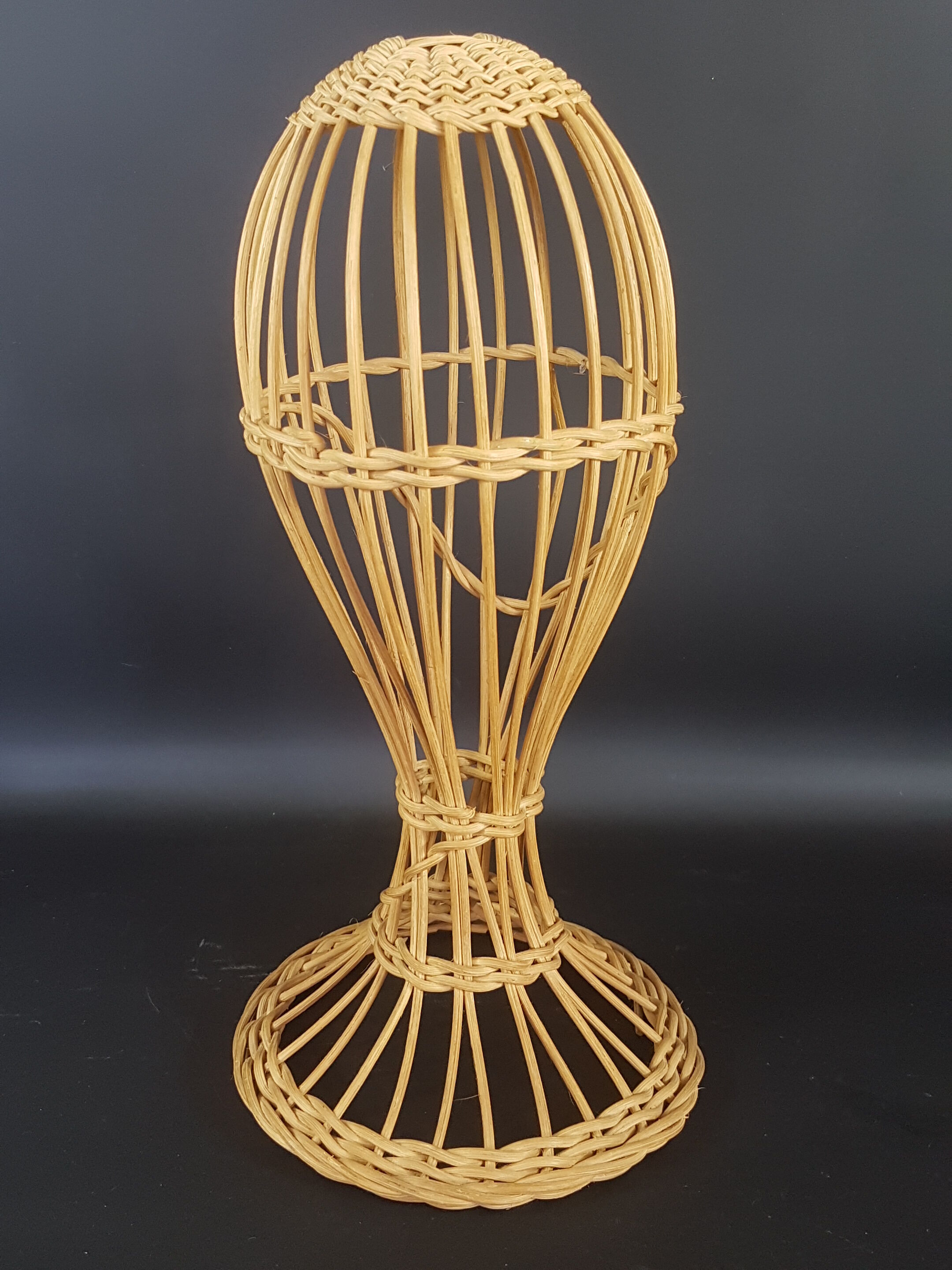 Door vintage wicker hat 70