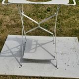 Meuble de toilette pliant en métal