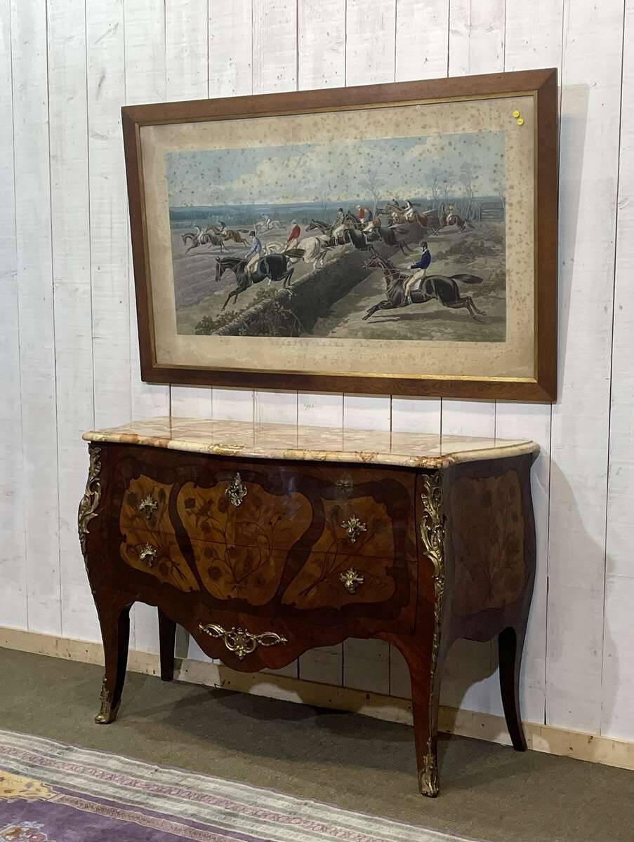 Commode de style Louis XV en bois de rose, chêne et dessus marbre