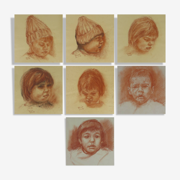 7 portraits vintage d'enfants crayon sanguin sur papier Italie années 1980 PB