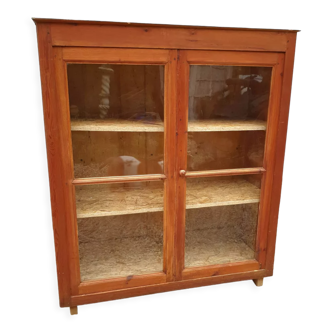 Old showcase