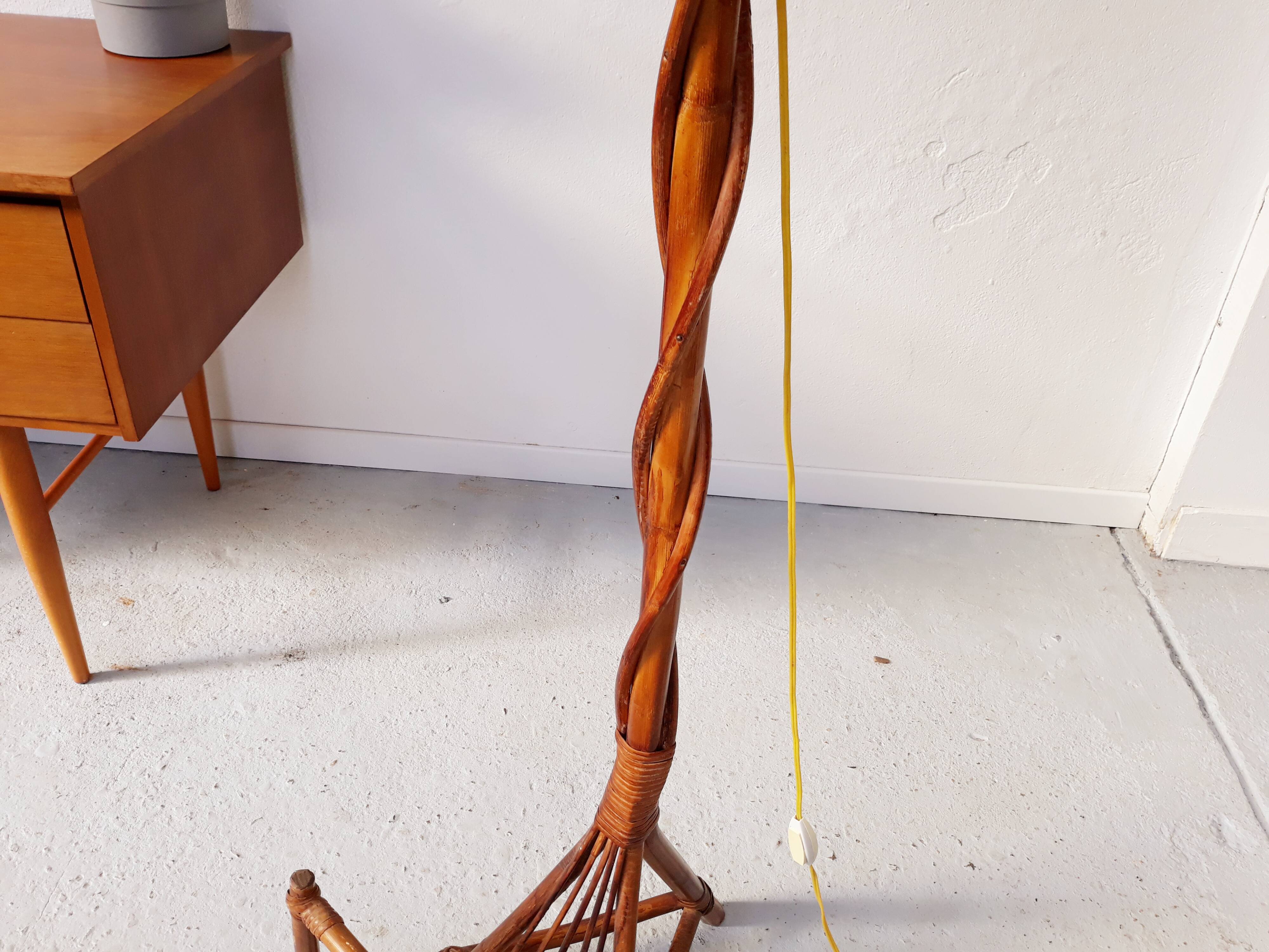 Lamppost wears vintage rattan magazine