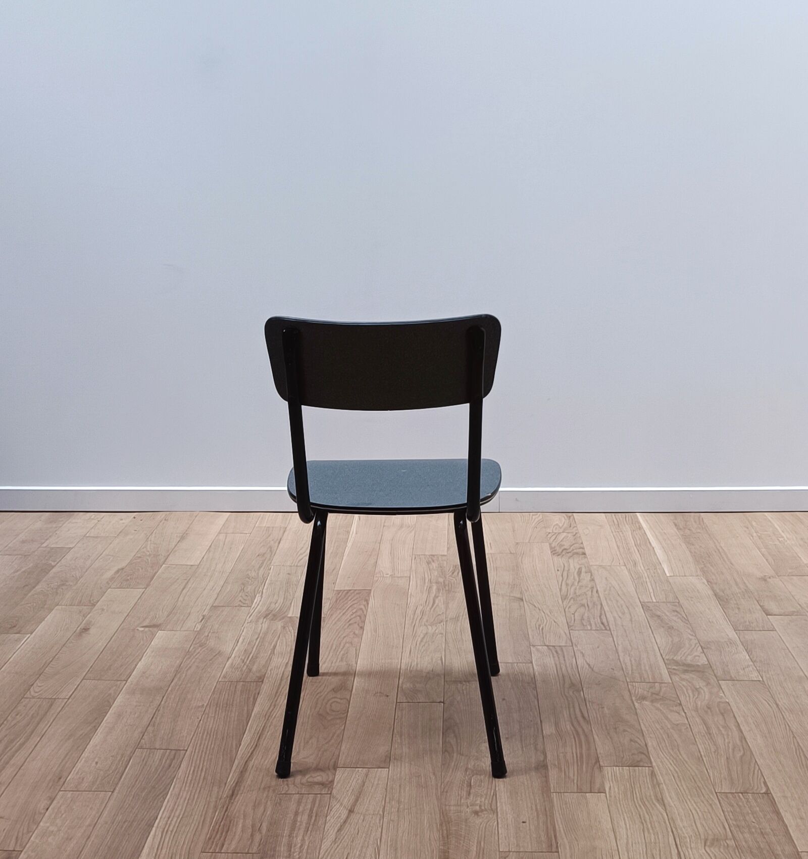 Chaise de cantine vintage