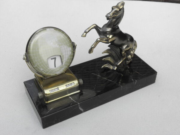 Calendrier perpétuel figurine cheval art déco en marbre