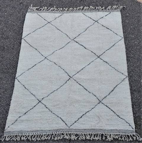 Moroccan berber carpet beni ouarain 370x250 cm