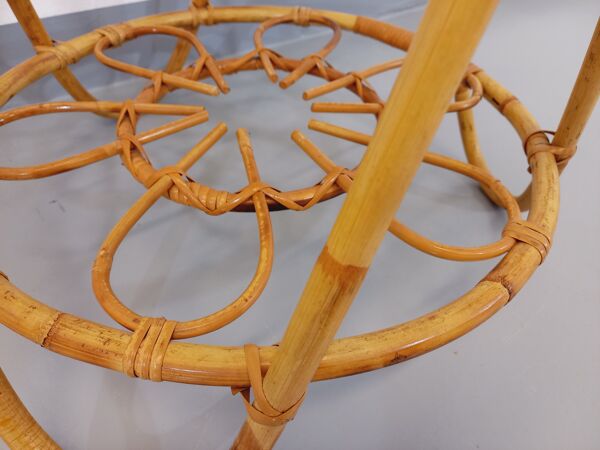 Table basse ronde avec plateau porte-revue en rotin vintage des années 60
