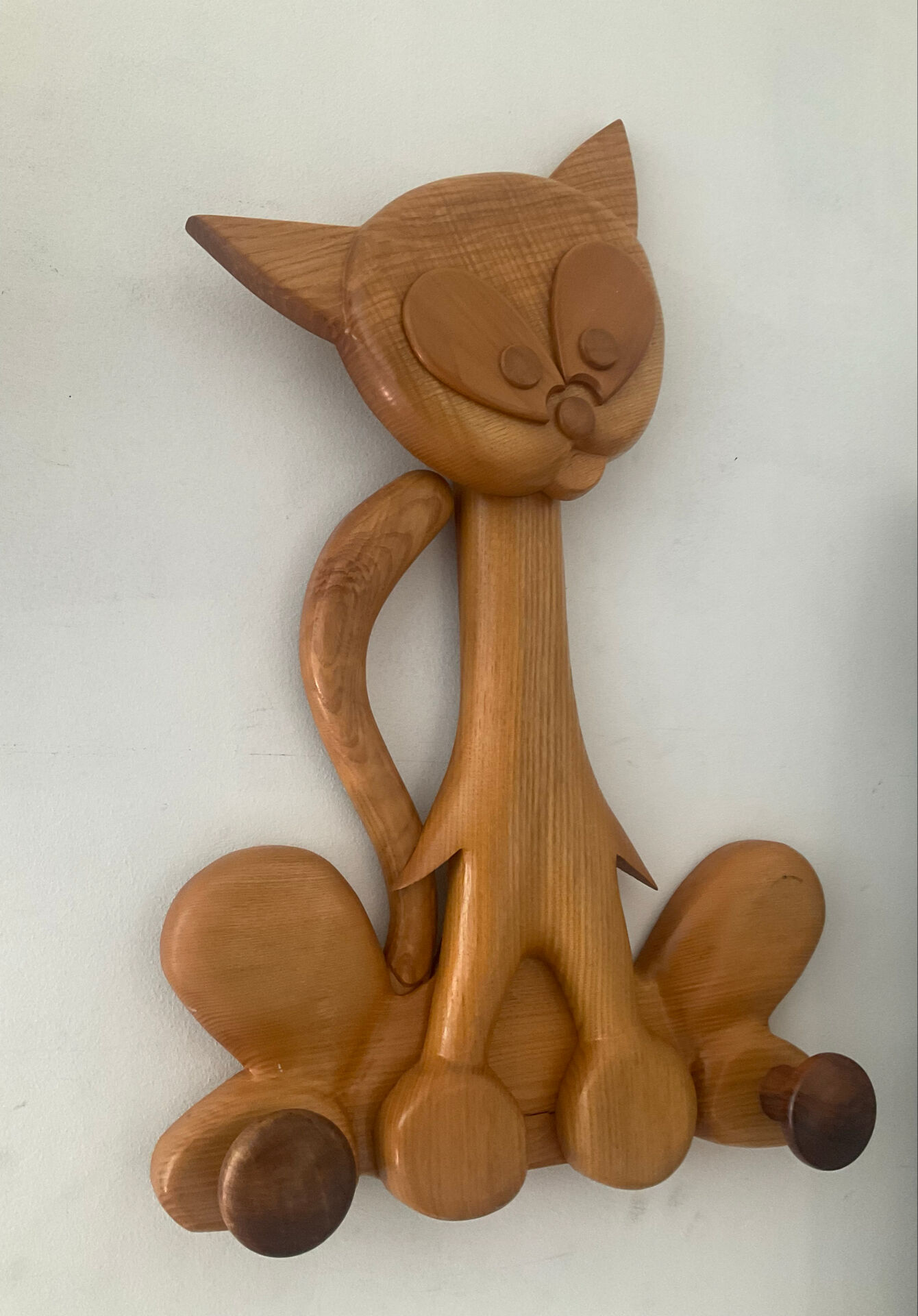 Vintage cat coat rack in solid pine from the 70s-80s.