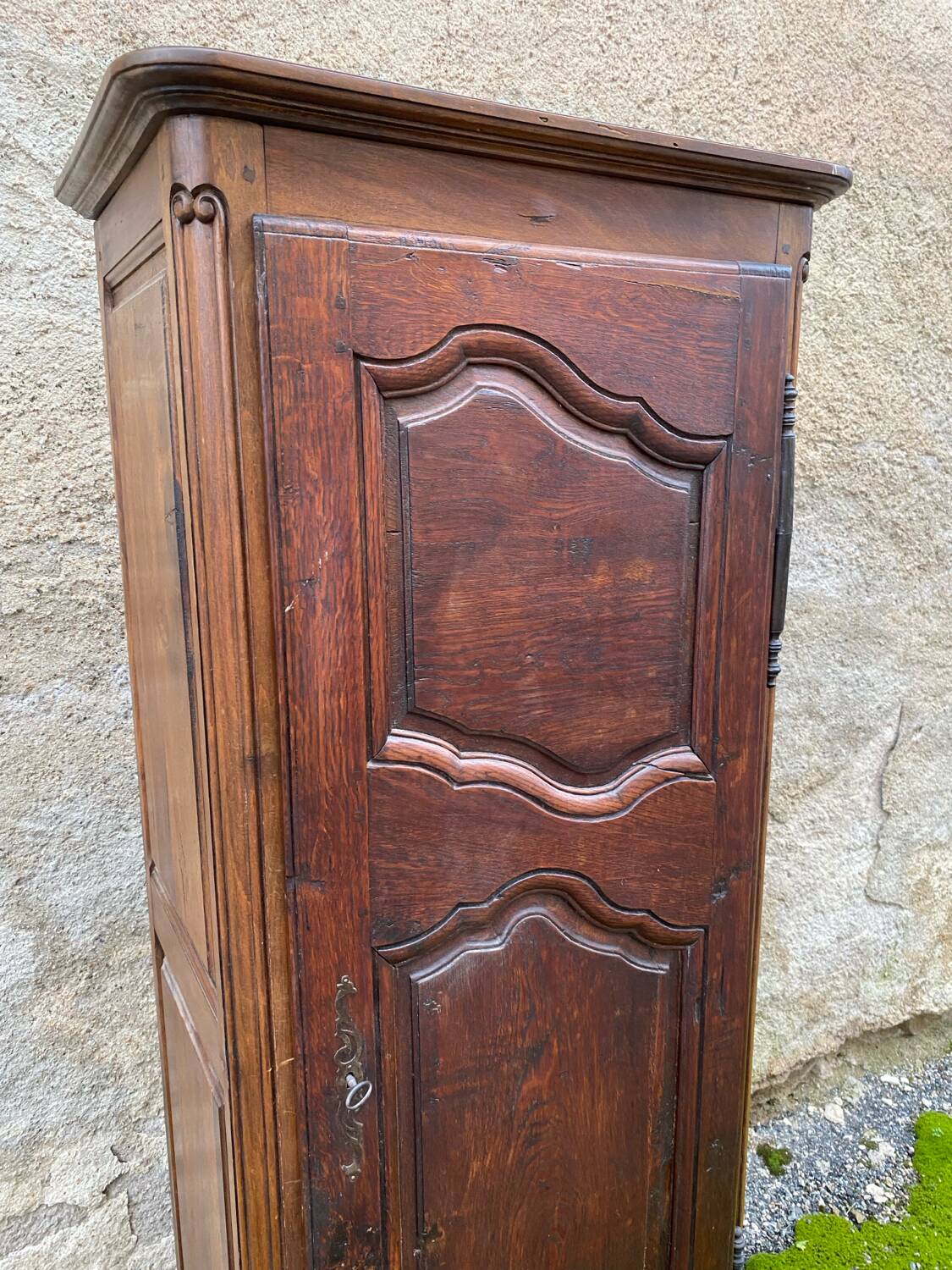 Antique bonnetière