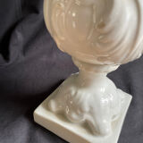 Lampe opaline, potiche blanche, abat-jour